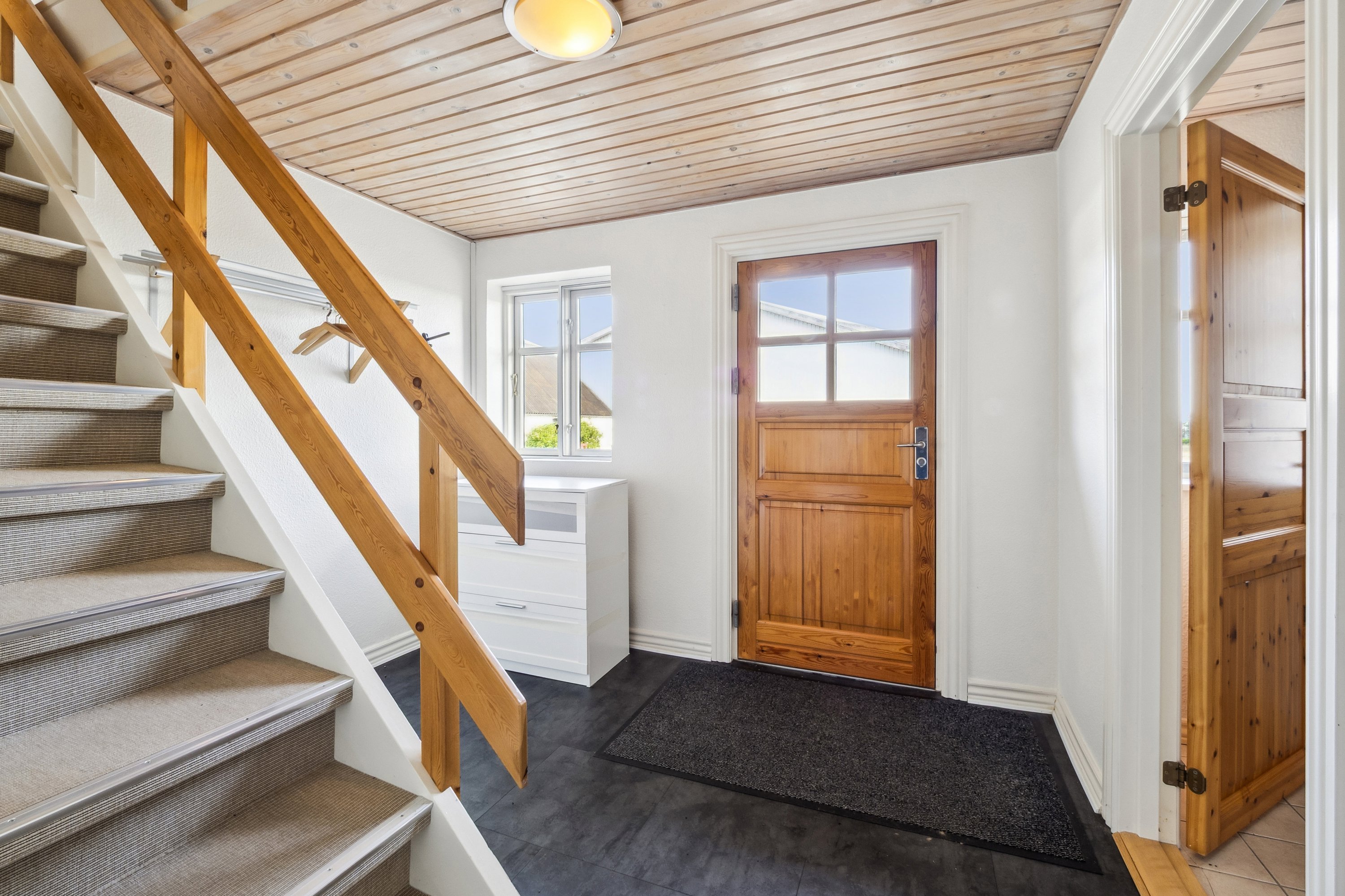 Fremhævet trappe billede i fuldskærmstilstand. Billede af Højvej 14, Tæbring, 7900 Nykøbing M