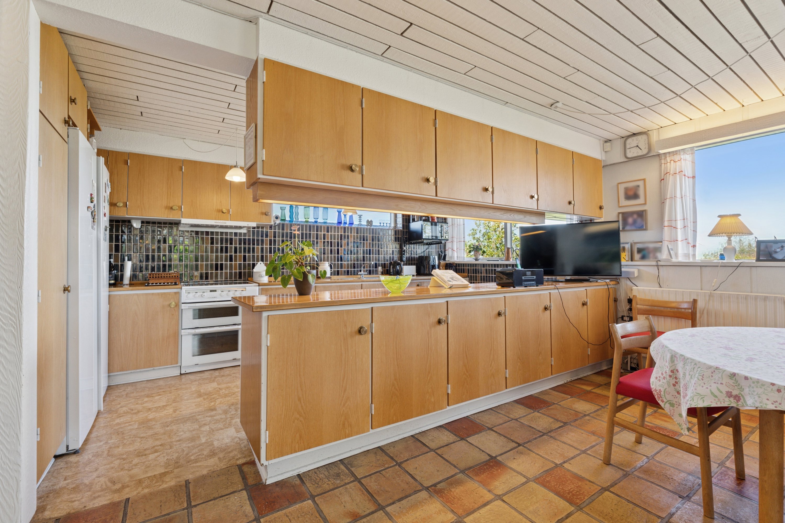 Fremhævet køkken/alrum billede i fuldskærmstilstand. Billede af Rugbjergvej 95, Stavtrup, 8260 Viby J