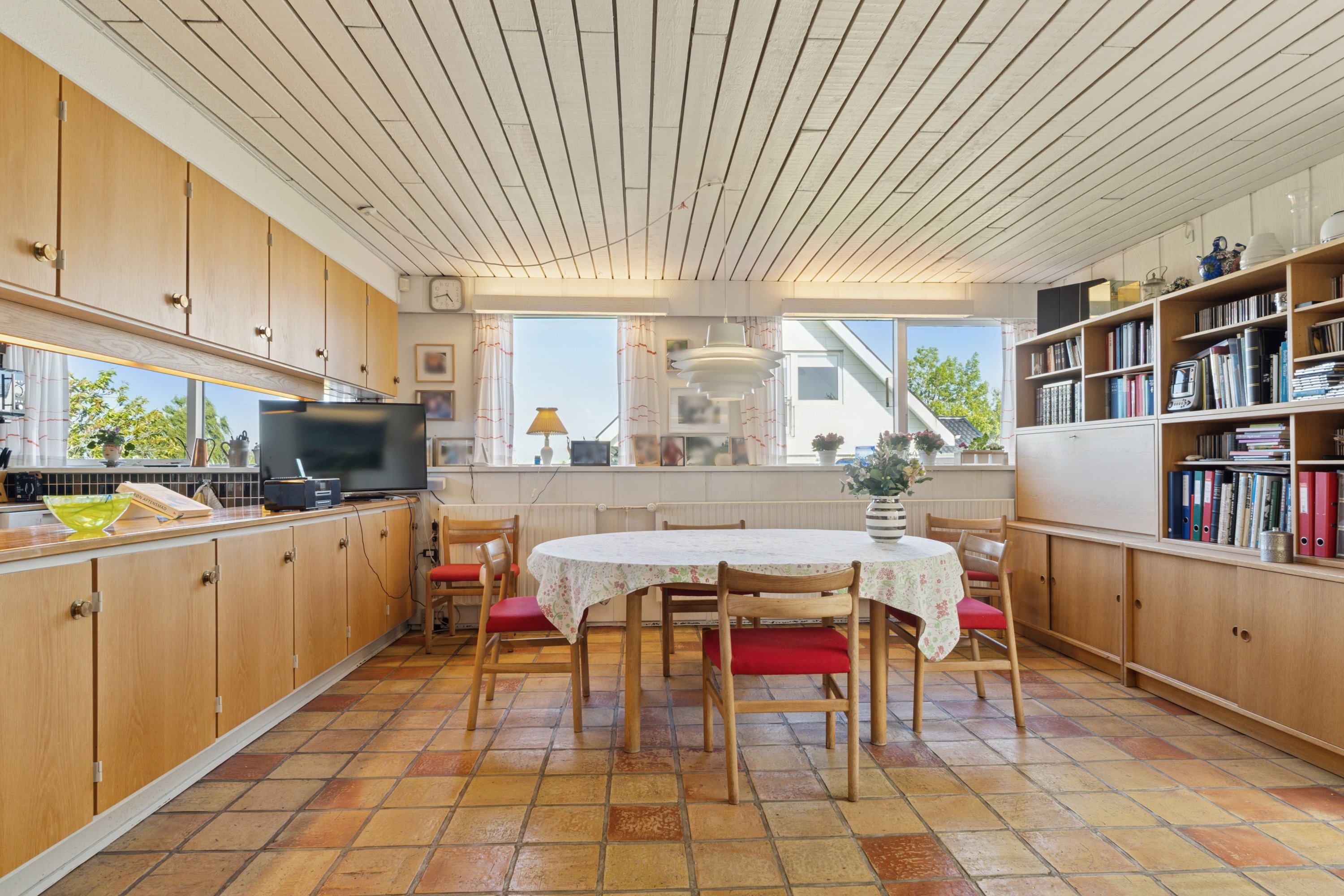 Fremhævet køkken/alrum billede i fuldskærmstilstand. Billede af Rugbjergvej 95, Stavtrup, 8260 Viby J