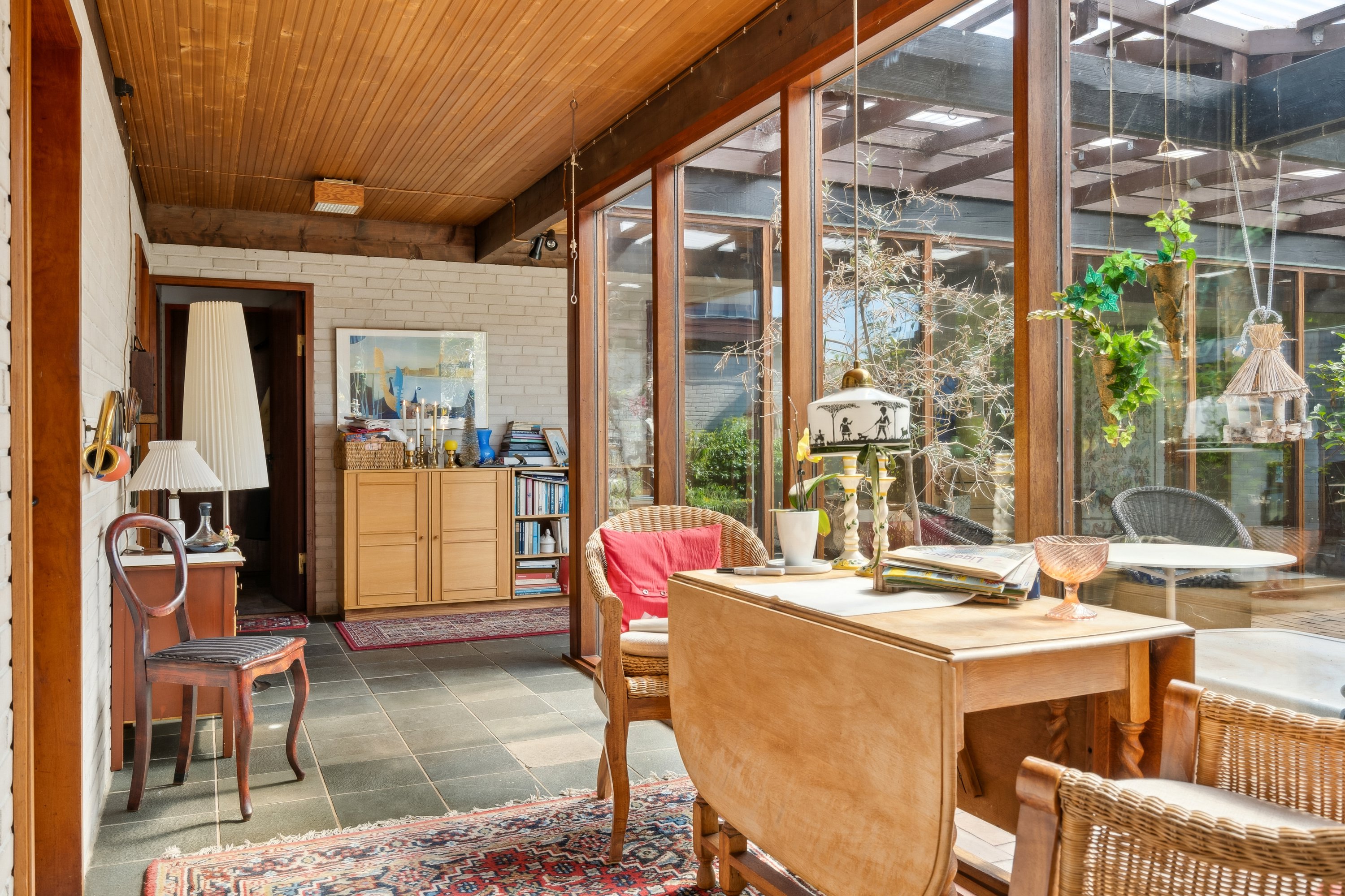 Fremhævet stue billede i fuldskærmstilstand. Billede af Skovvej 3, 9560 Hadsund