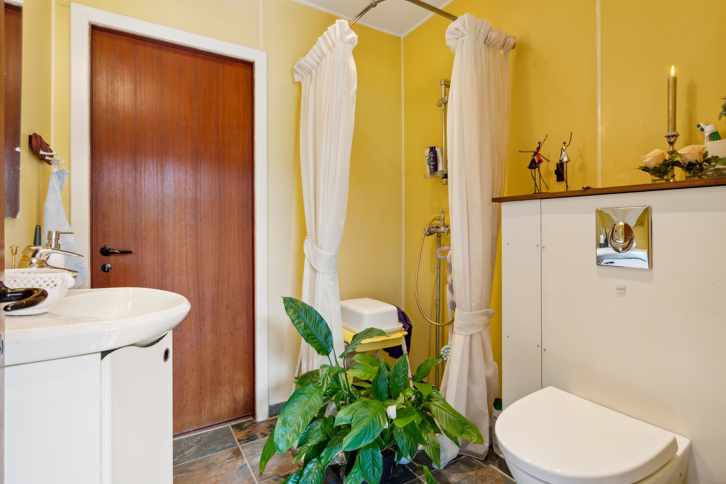 Fremhævet badeværelse billede i fuldskærmstilstand. Billede af Skovvej 3, 9560 Hadsund