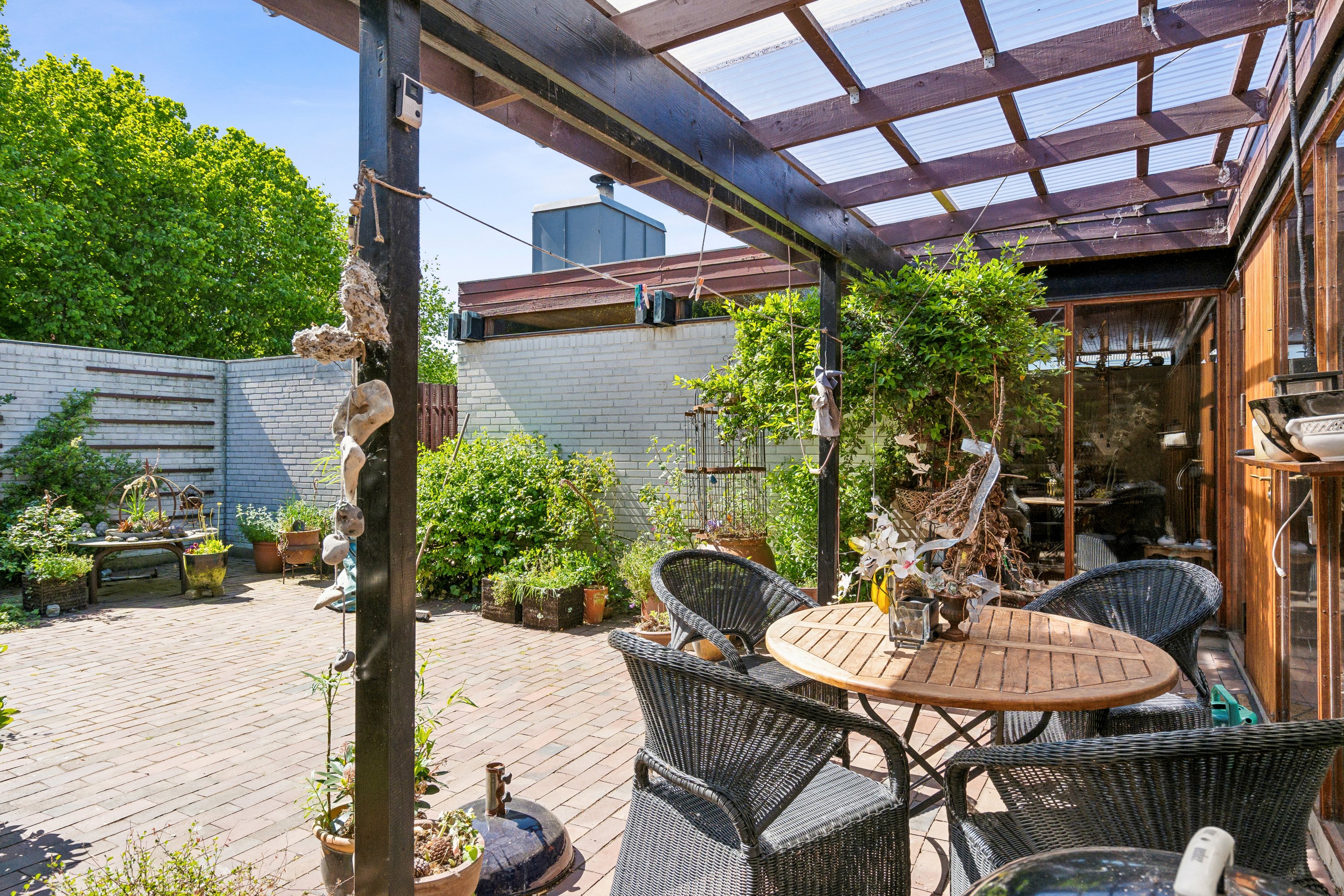 Fremhævet terrasse billede i fuldskærmstilstand. Billede af Skovvej 3, 9560 Hadsund