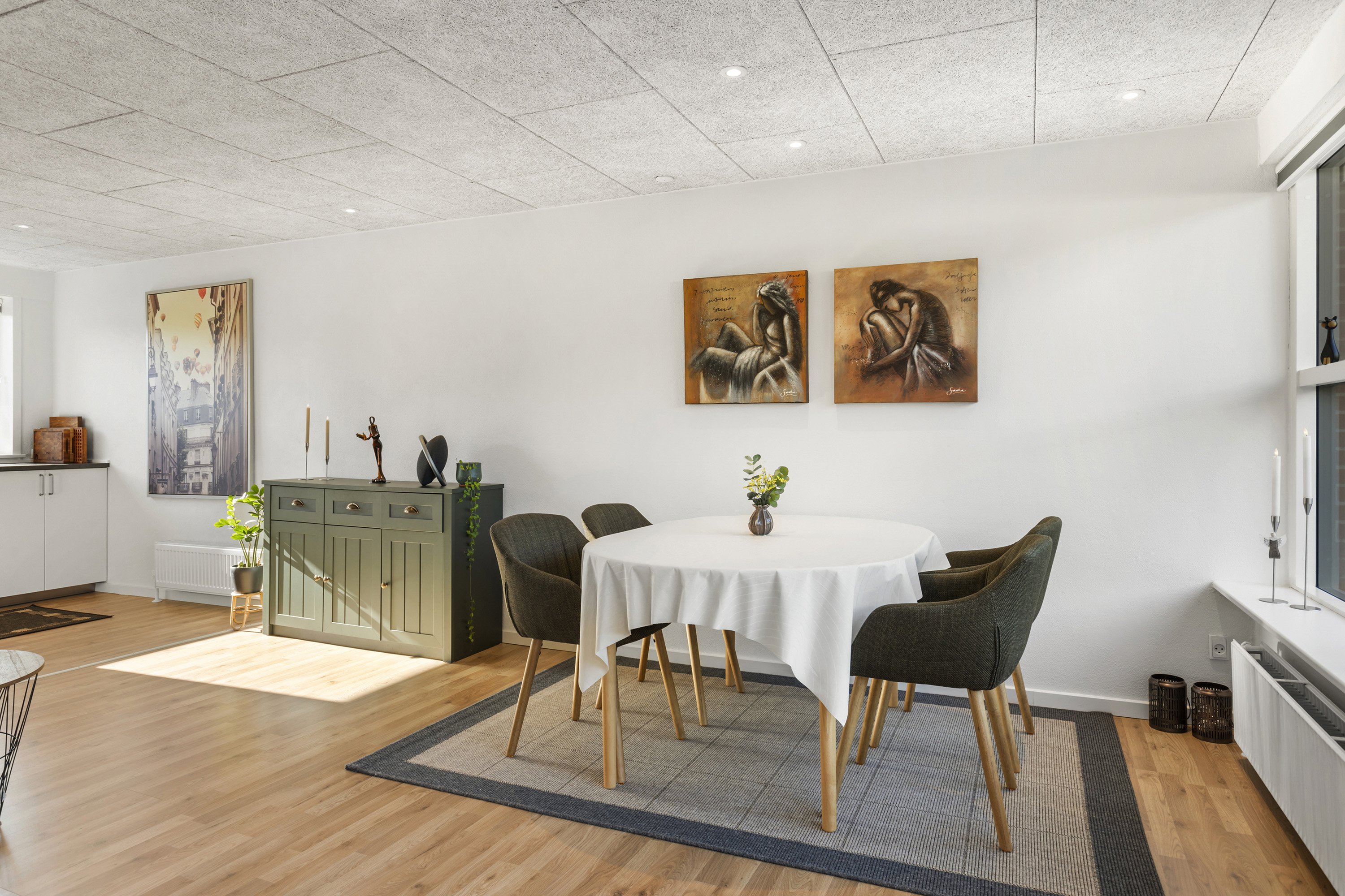 Fremhævet stue billede i fuldskærmstilstand. Billede af Søndervang 10A, 9600 Aars