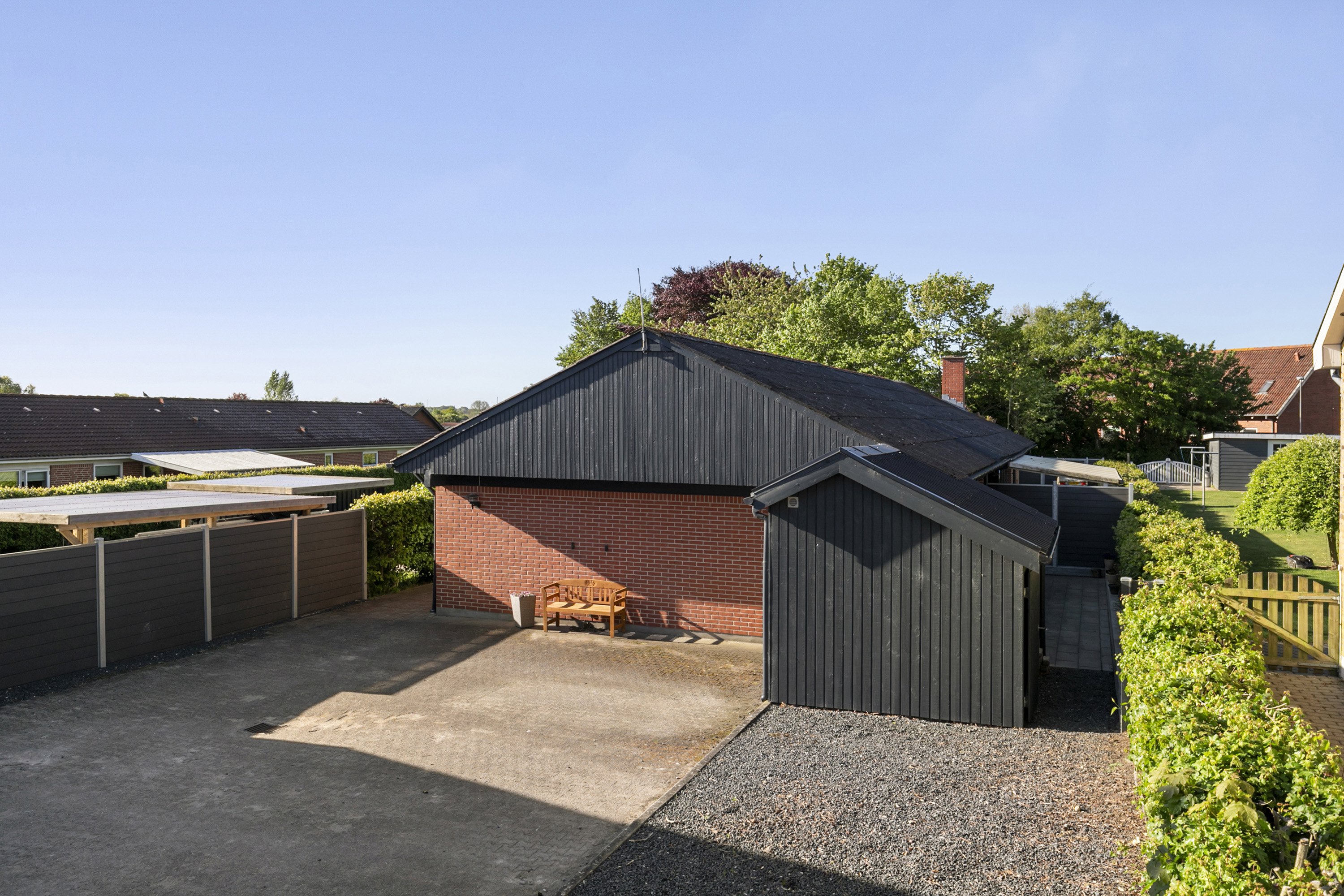 Fremhævet facade billede i fuldskærmstilstand. Billede af Søndervang 10A, 9600 Aars