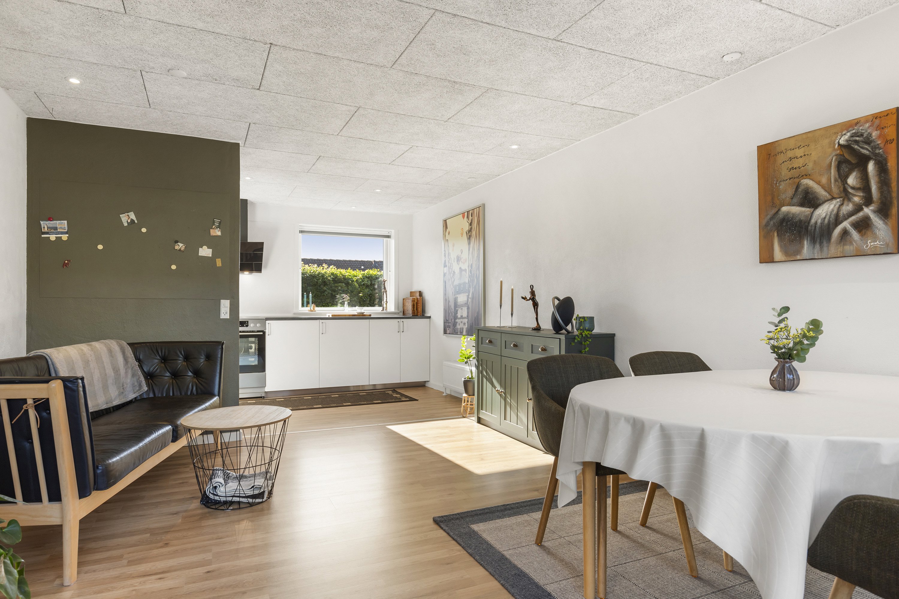 Fremhævet stue billede i fuldskærmstilstand. Billede af Søndervang 10A, 9600 Aars