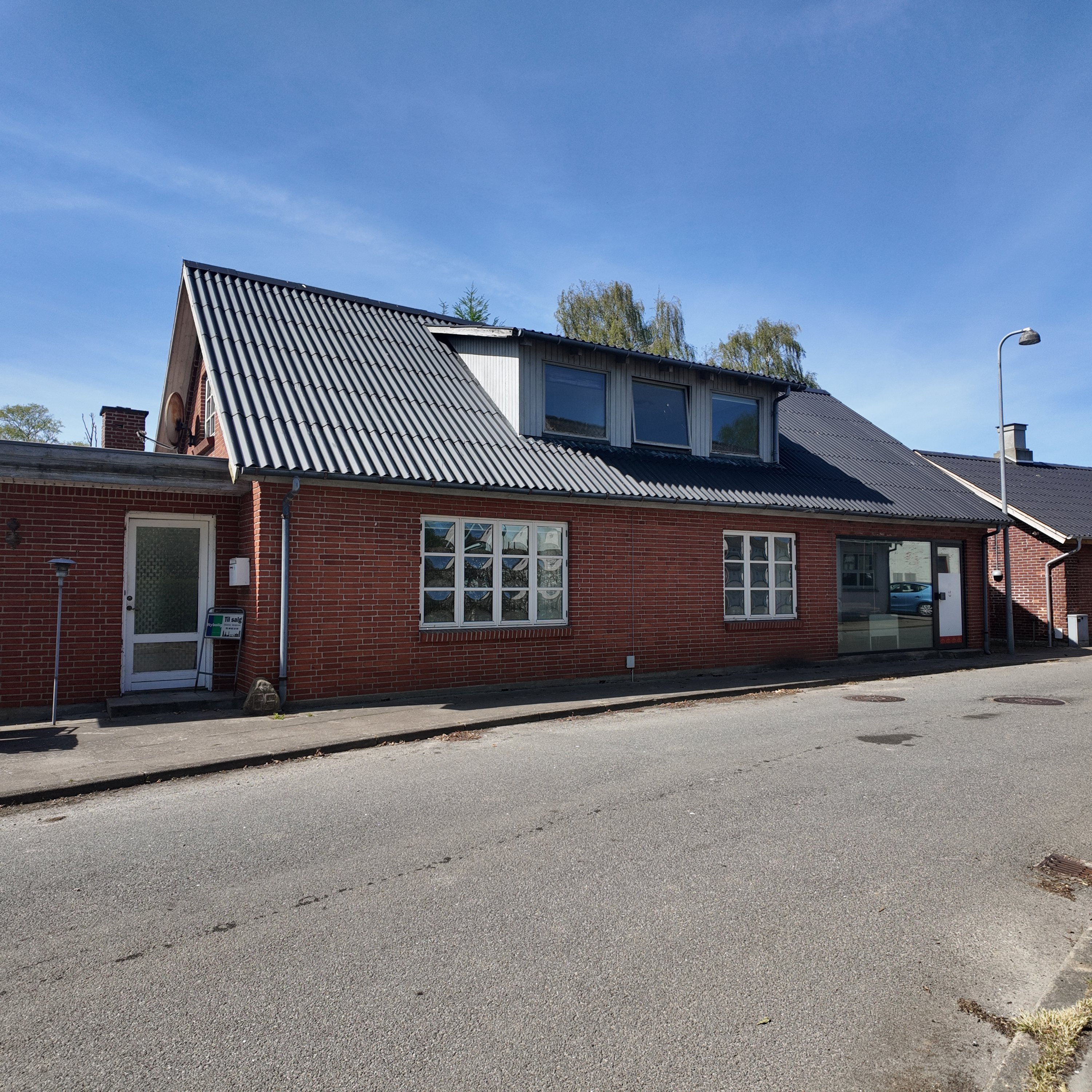 Miniaturebillede 1: set udefra. Billede af Ørevadbrovej 65, 8632 Lemming