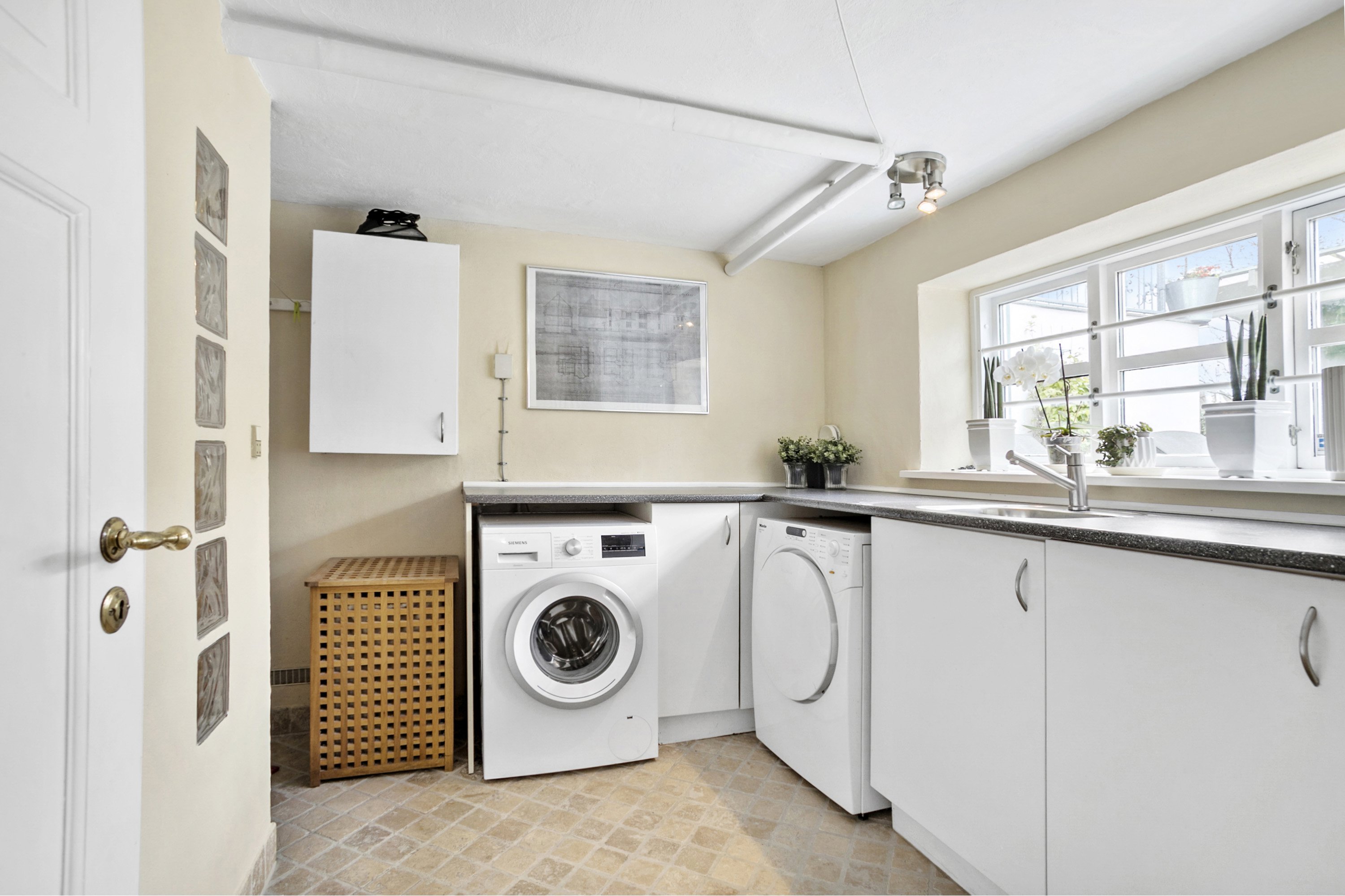 Fremhævet  billede i fuldskærmstilstand. Billede af Hobrovej 73, 9000 Aalborg