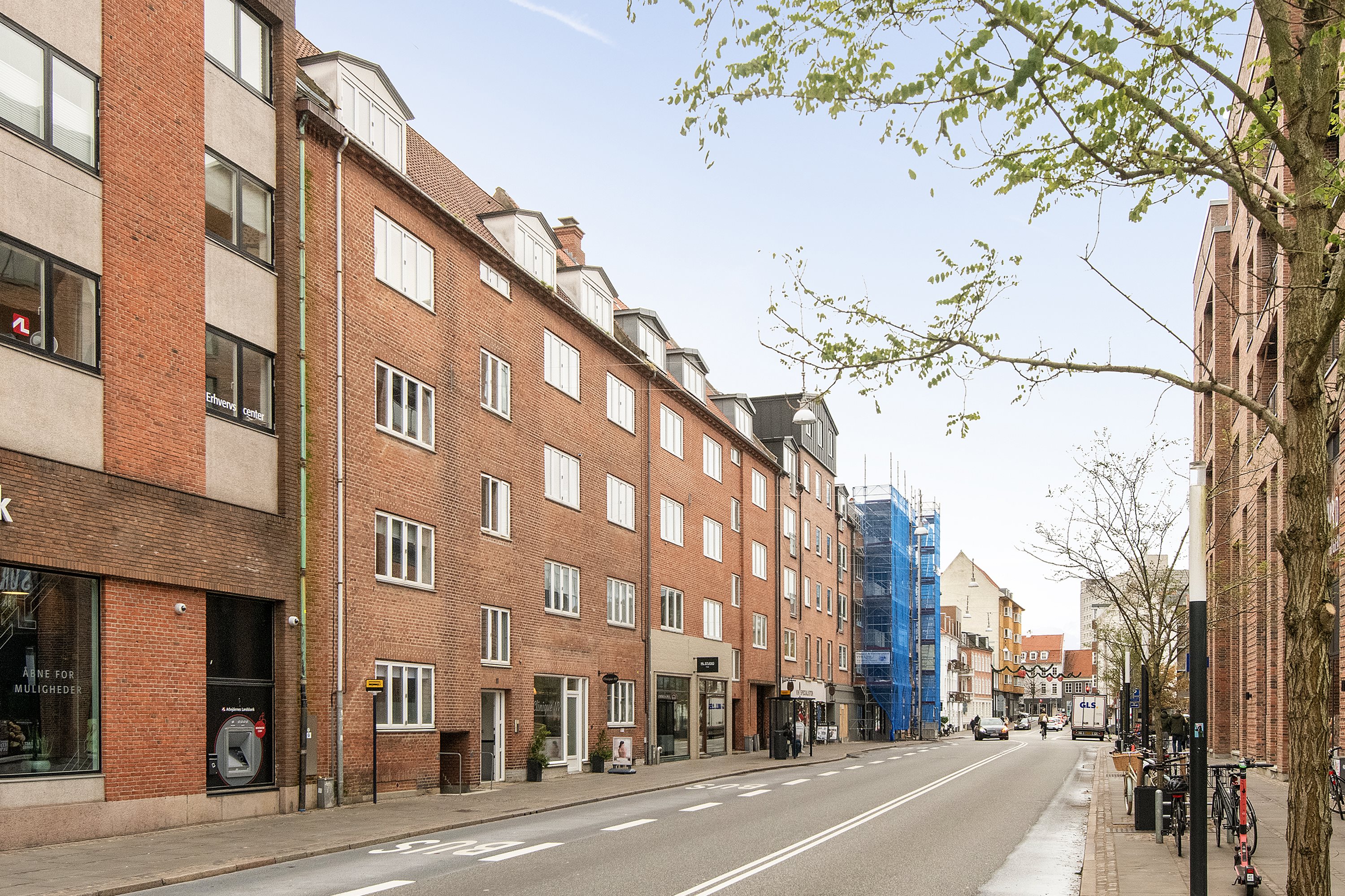 Fremhævet ejendommen billede i fuldskærmstilstand. Billede af Vingårdsgade 11, 1. tv., 9000 Aalborg