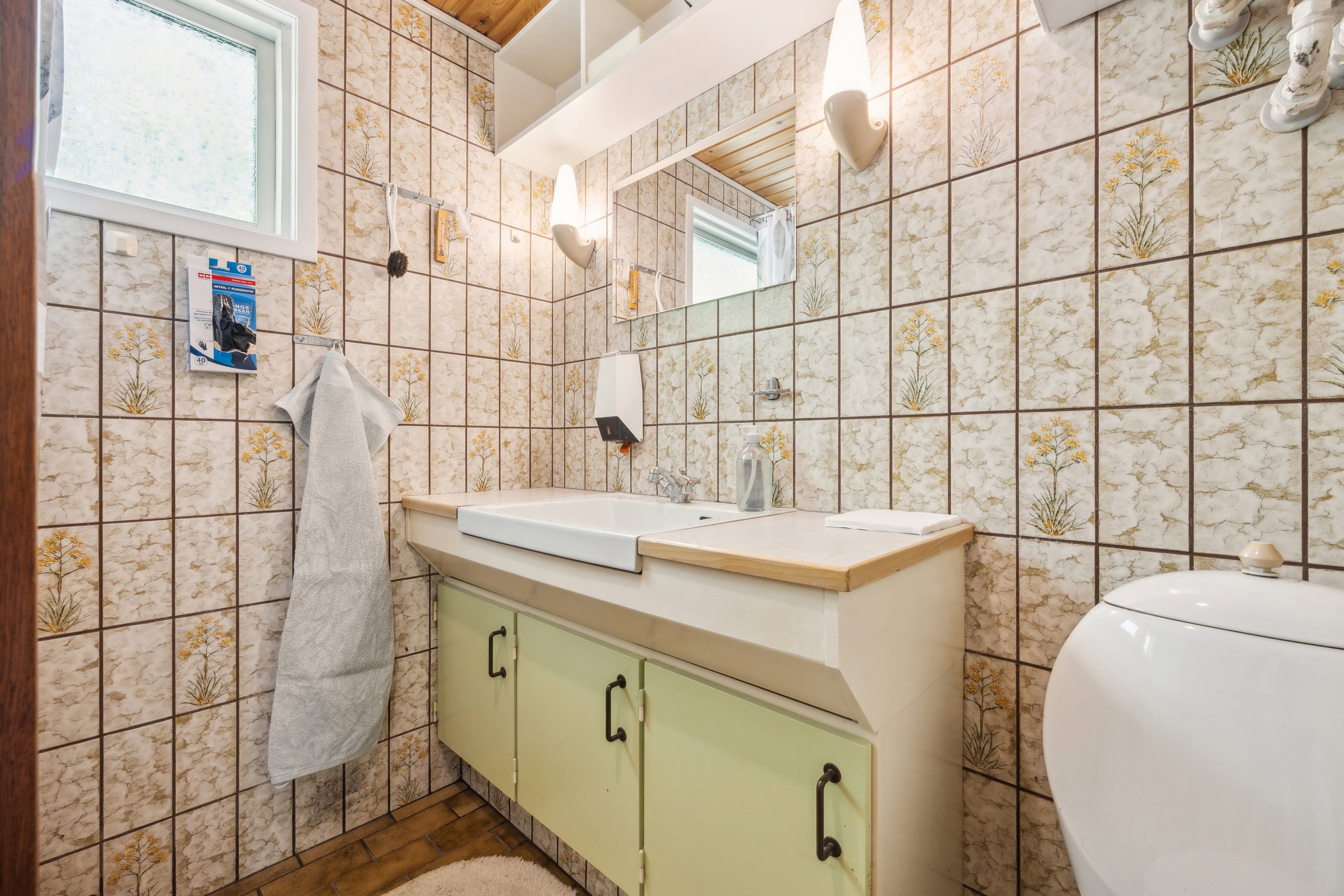 Fremhævet badeværelse billede i fuldskærmstilstand. Billede af Kongevejen 24, 9370 Hals