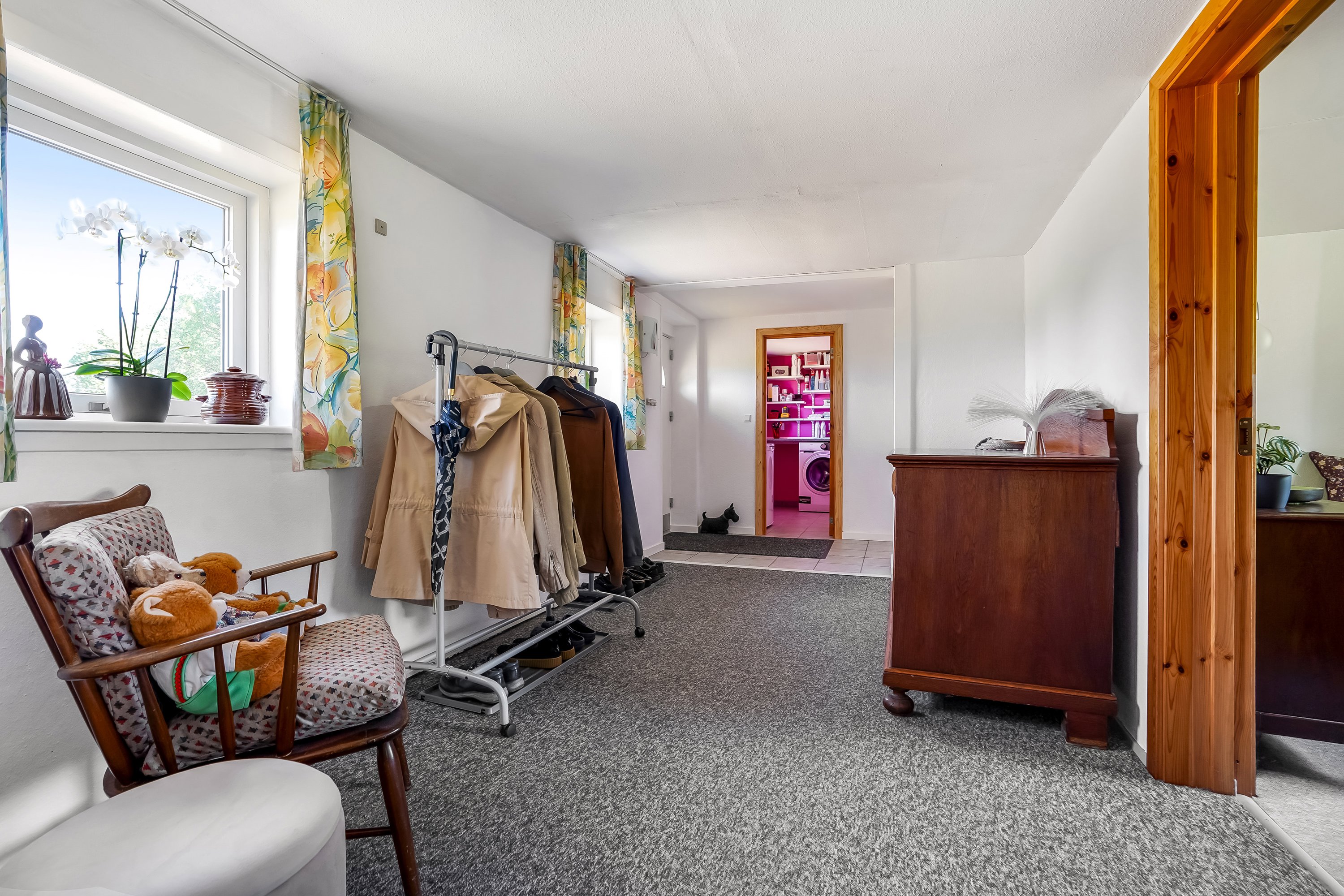 Fremhævet stue billede i fuldskærmstilstand. Billede af Langagervej 32, 7171 Uldum