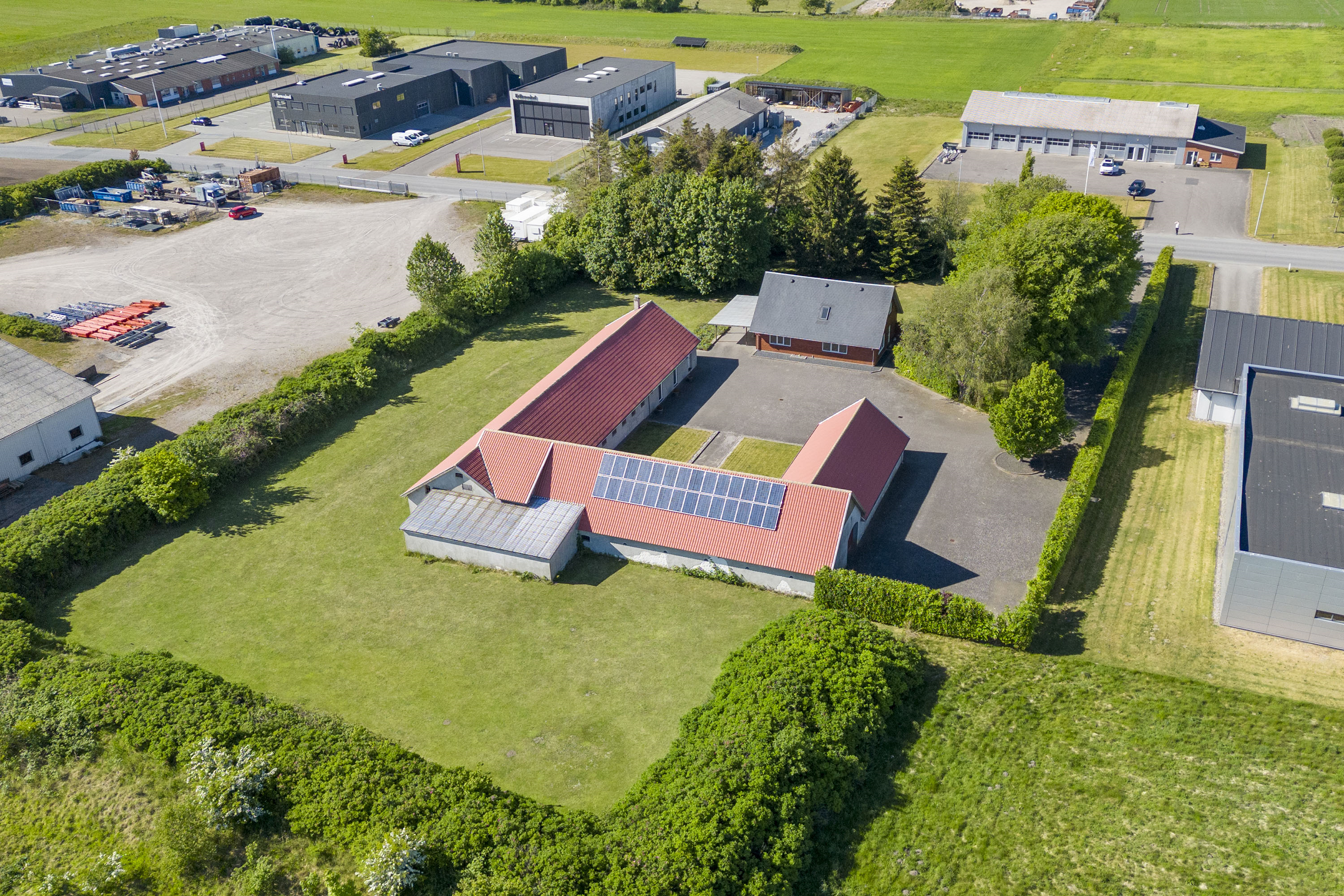 Fremhævet luftfoto billede i fuldskærmstilstand. Billede af Industrivej 47, 9600 Aars