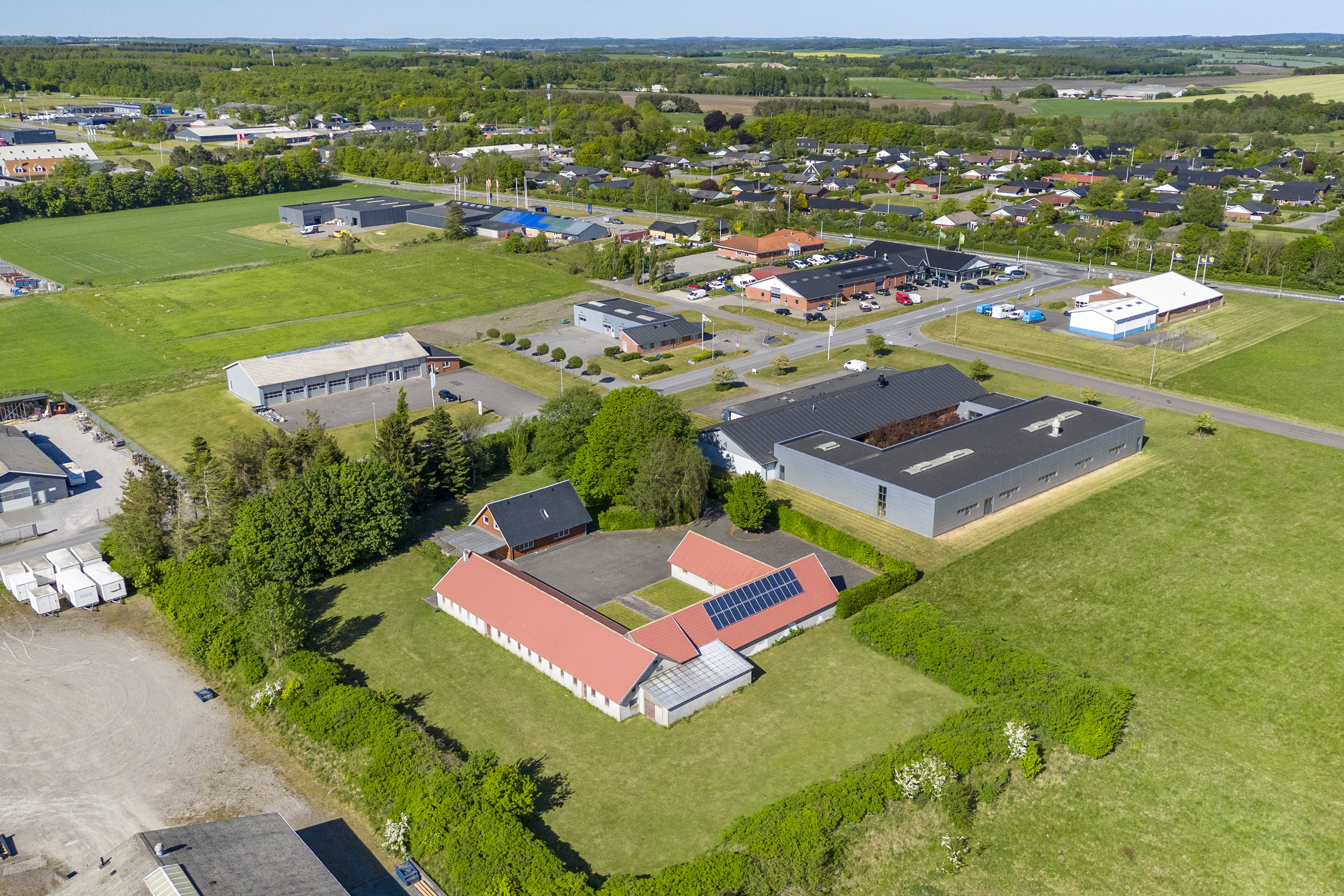 Fremhævet luftfoto billede i fuldskærmstilstand. Billede af Industrivej 47, 9600 Aars