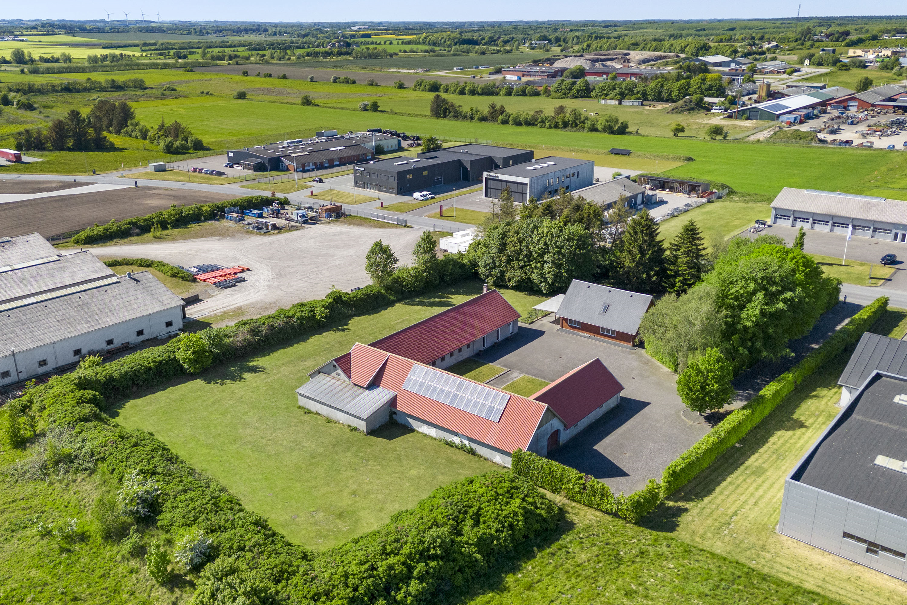 Fremhævet luftfoto billede i fuldskærmstilstand. Billede af Industrivej 47, 9600 Aars