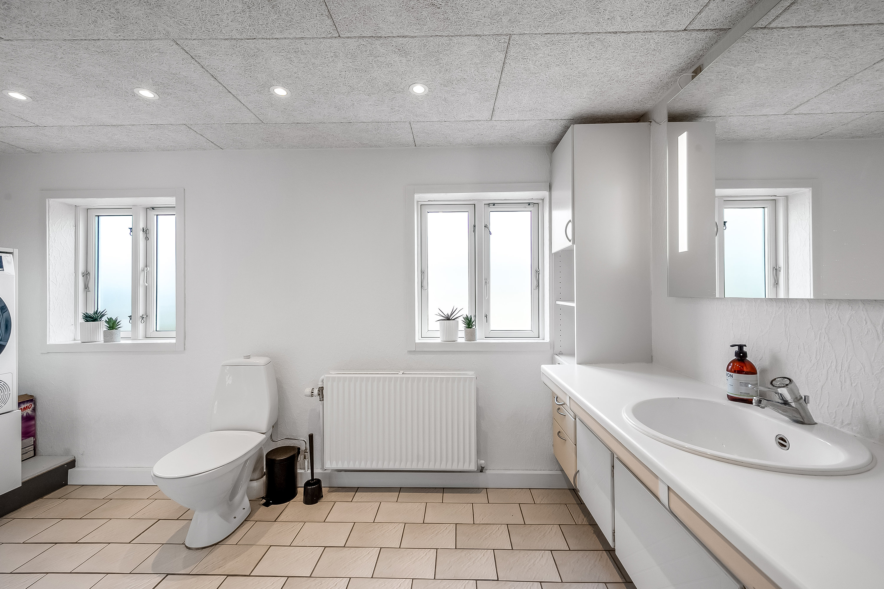 Fremhævet badeværelse billede i fuldskærmstilstand. Billede af Svinget 16, 6900 Skjern