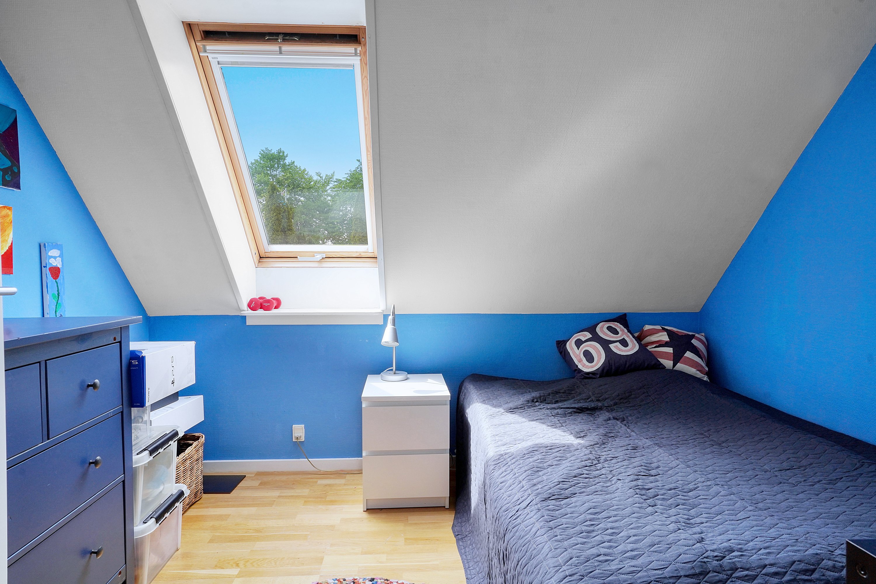 Fremhævet værelse billede i fuldskærmstilstand. Billede af Bregnerød Byvej 15B, 3520 Farum