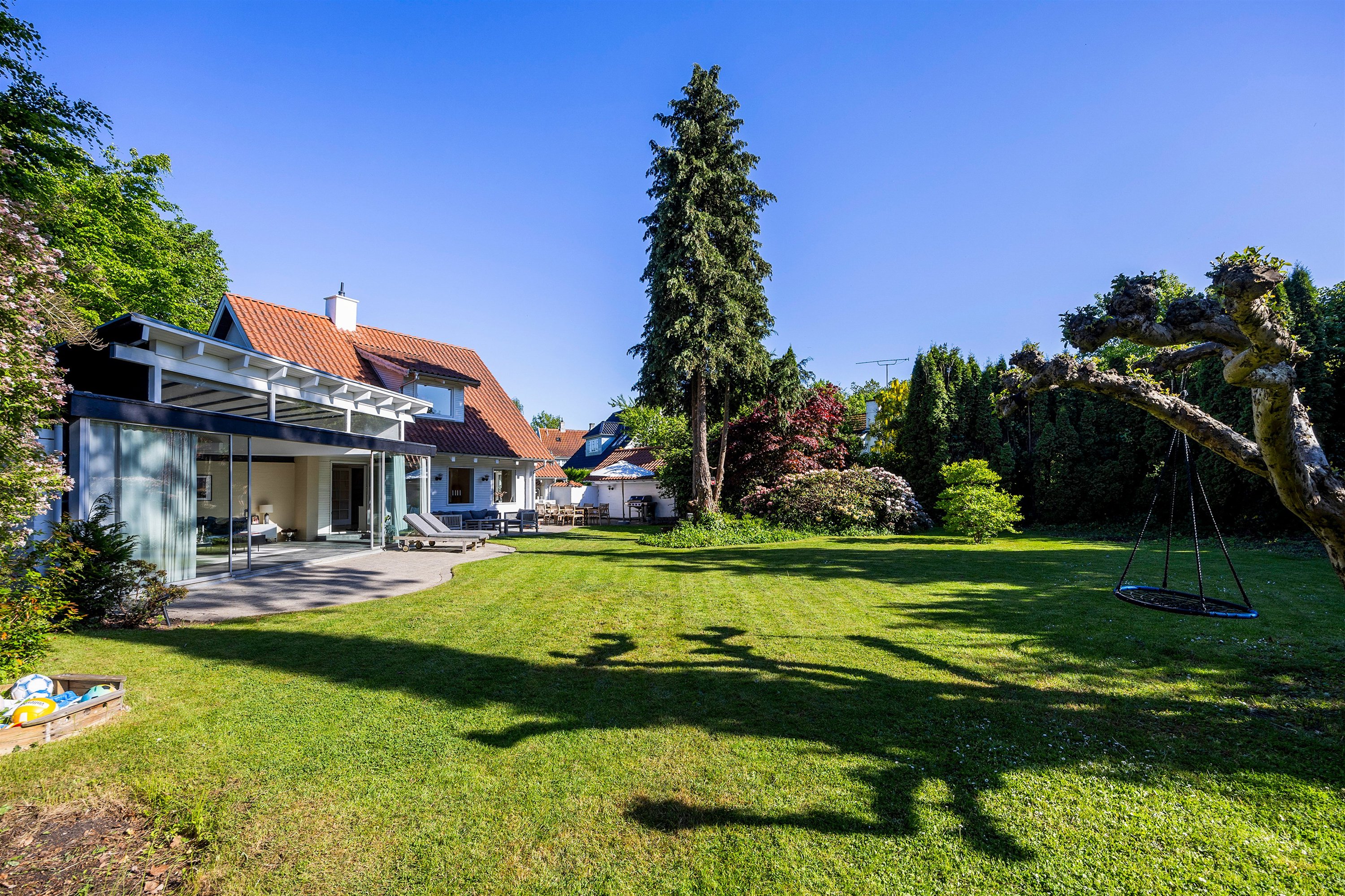 Fremhævet andet billede i fuldskærmstilstand. Billede af Jægersborg Alle 136, 2820 Gentofte