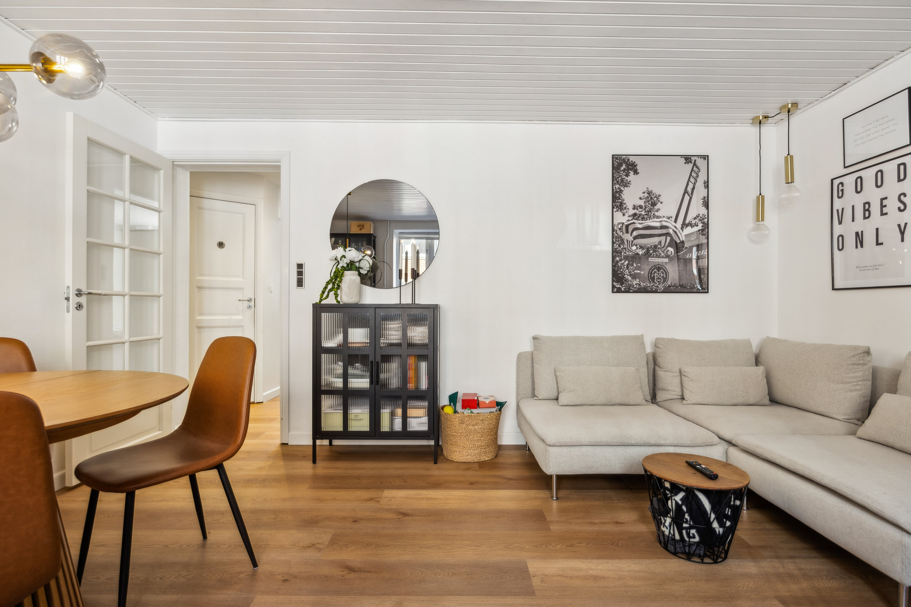 Fremhævet stue billede i fuldskærmstilstand. Billede af Herluf Trolles Gade 1, st.. th., 9000 Aalborg