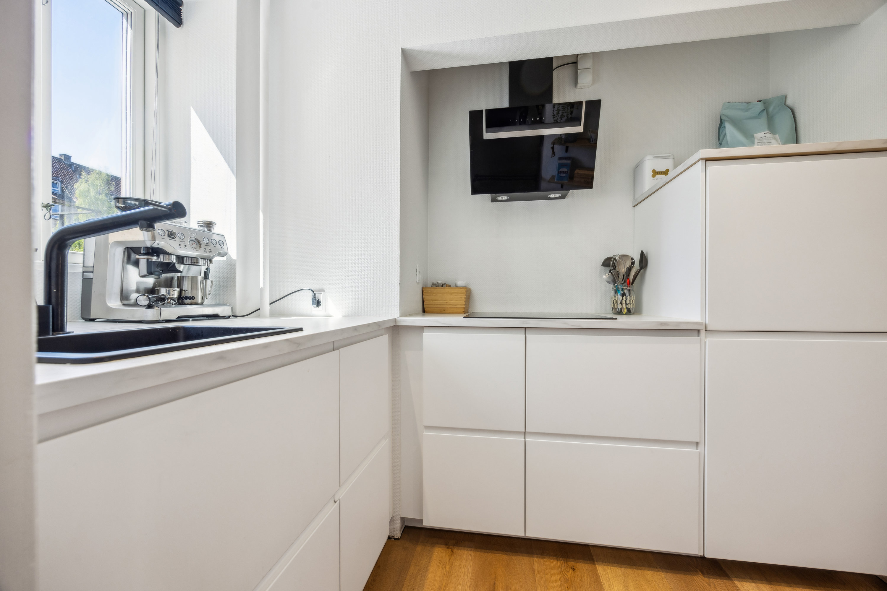 Fremhævet køkken billede i fuldskærmstilstand. Billede af Herluf Trolles Gade 1, st.. th., 9000 Aalborg