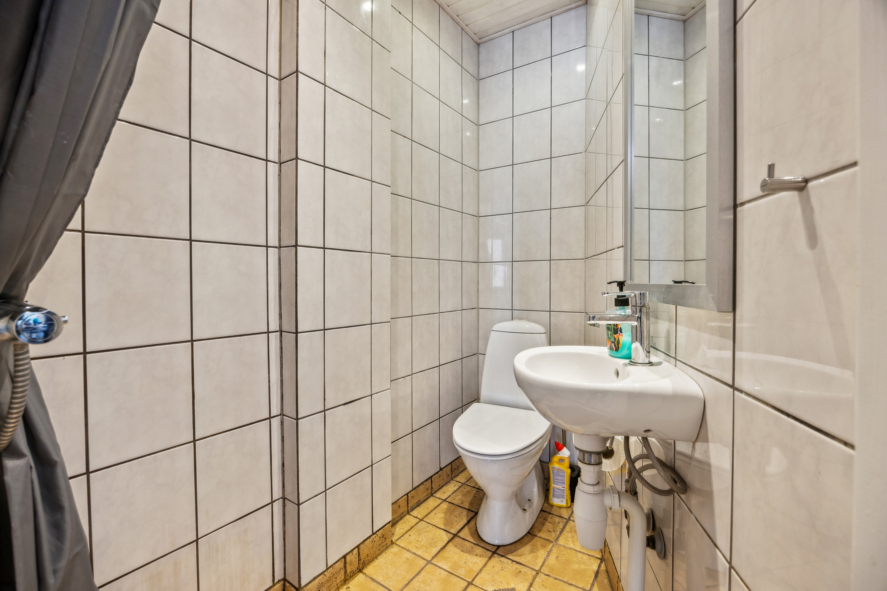 Fremhævet bad billede i fuldskærmstilstand. Billede af Herluf Trolles Gade 1, st.. th., 9000 Aalborg