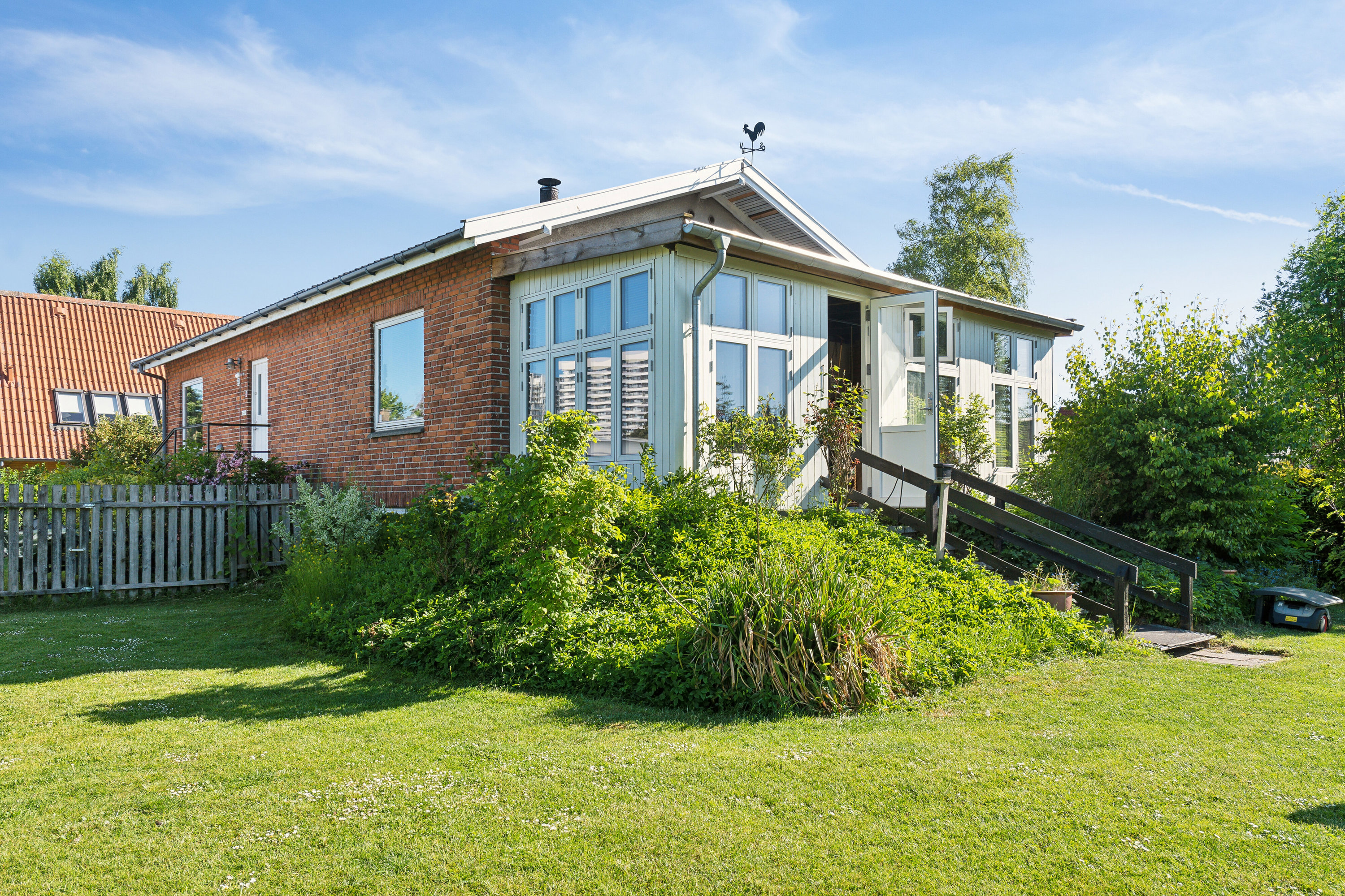 Fremhævet set fra haven billede i fuldskærmstilstand. Billede af Kostenborgvej 23, 2650 Hvidovre