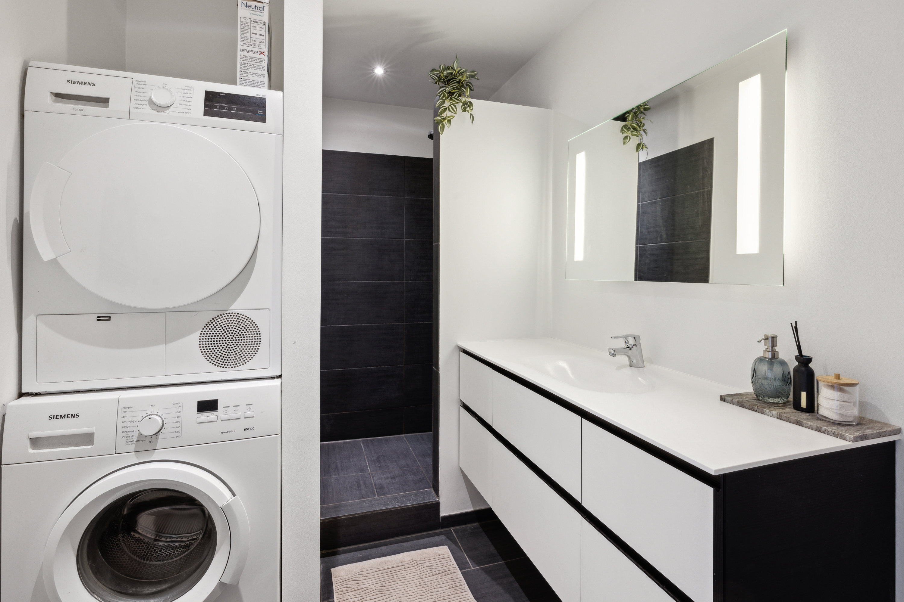 Fremhævet badeværelse billede i fuldskærmstilstand. Billede af Ll. Sct. Mikkels Gade 7, 2. th., 8800 Viborg