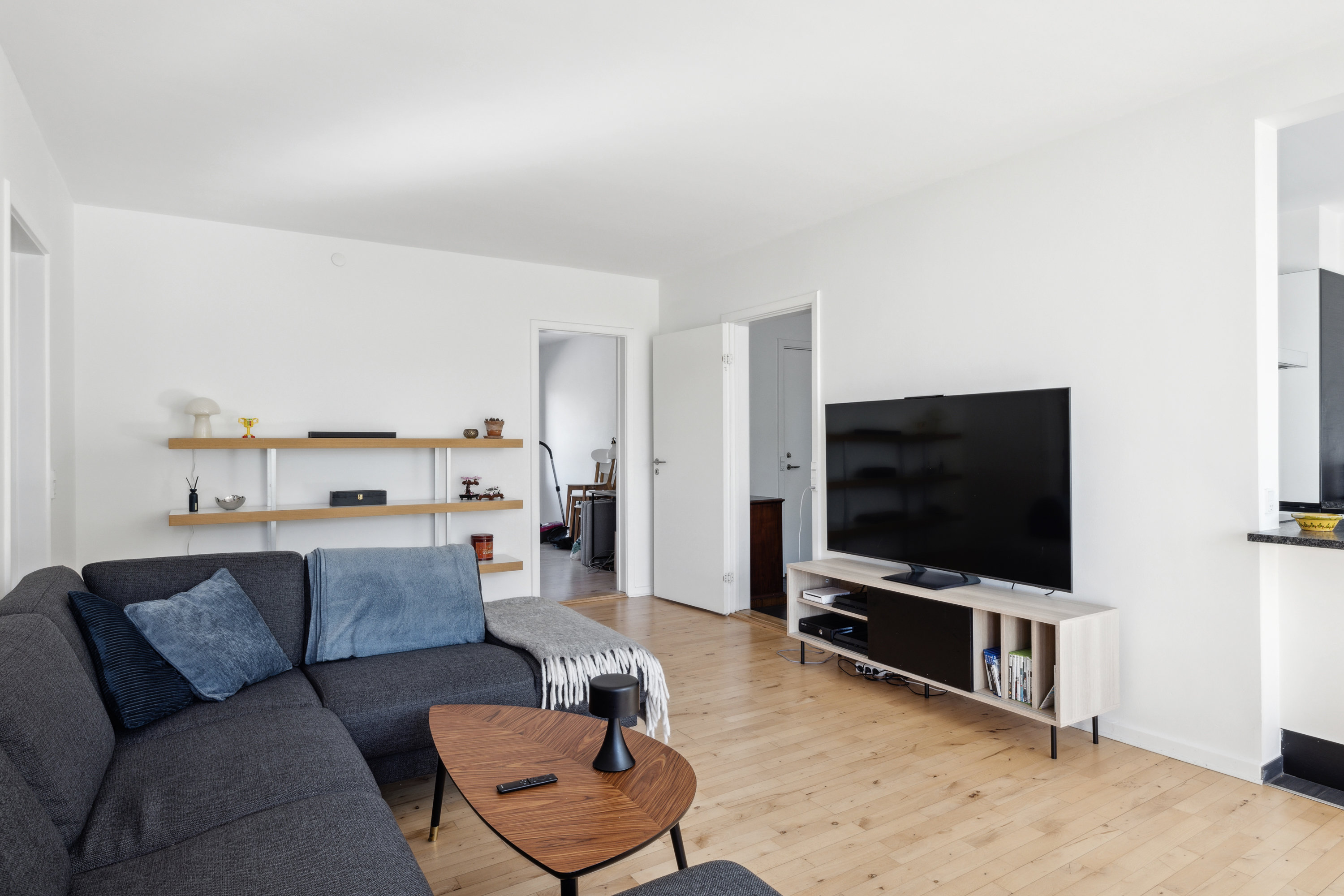 Fremhævet stue billede i fuldskærmstilstand. Billede af Ll. Sct. Mikkels Gade 7, 2. th., 8800 Viborg