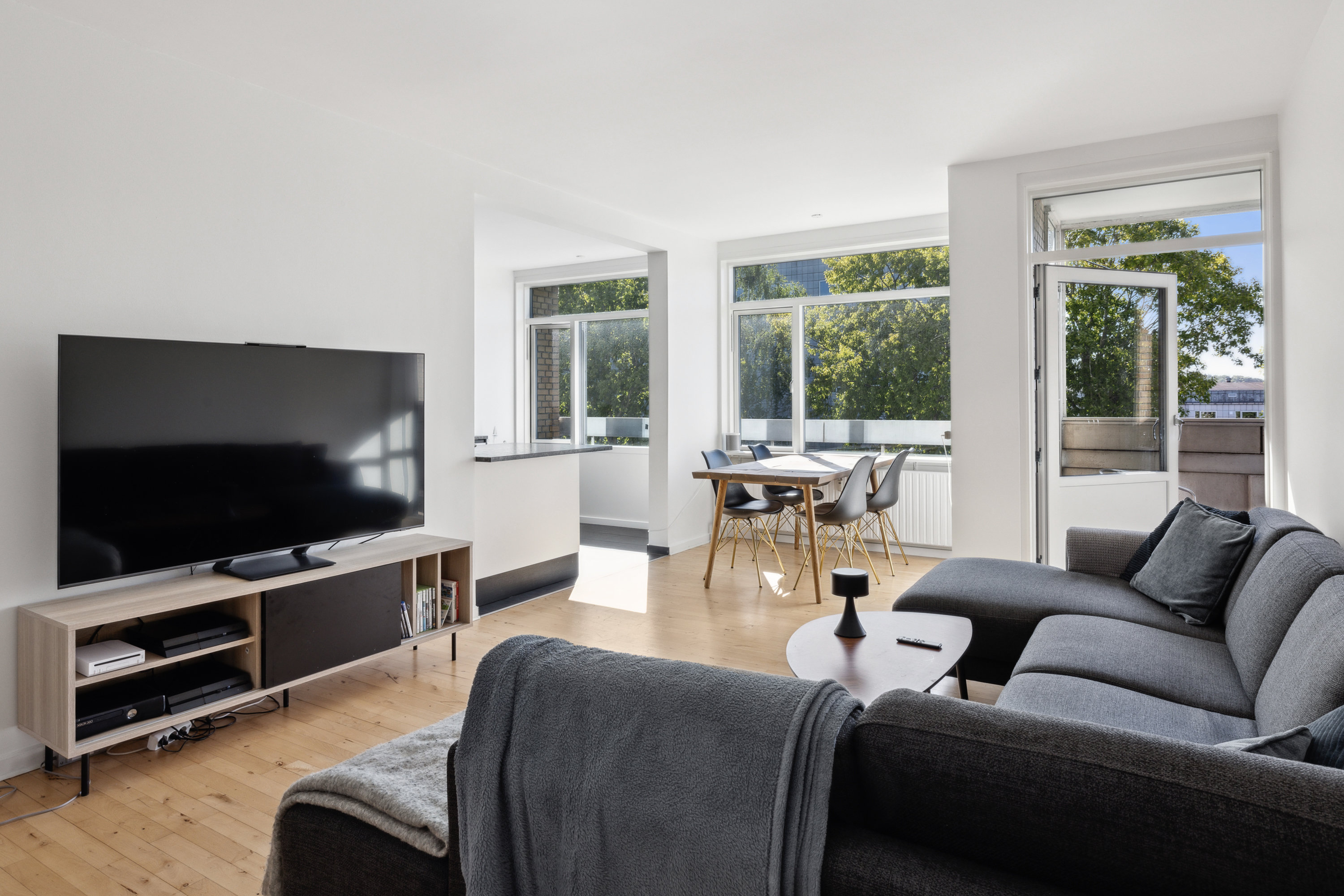 Fremhævet stue billede i fuldskærmstilstand. Billede af Ll. Sct. Mikkels Gade 7, 2. th., 8800 Viborg