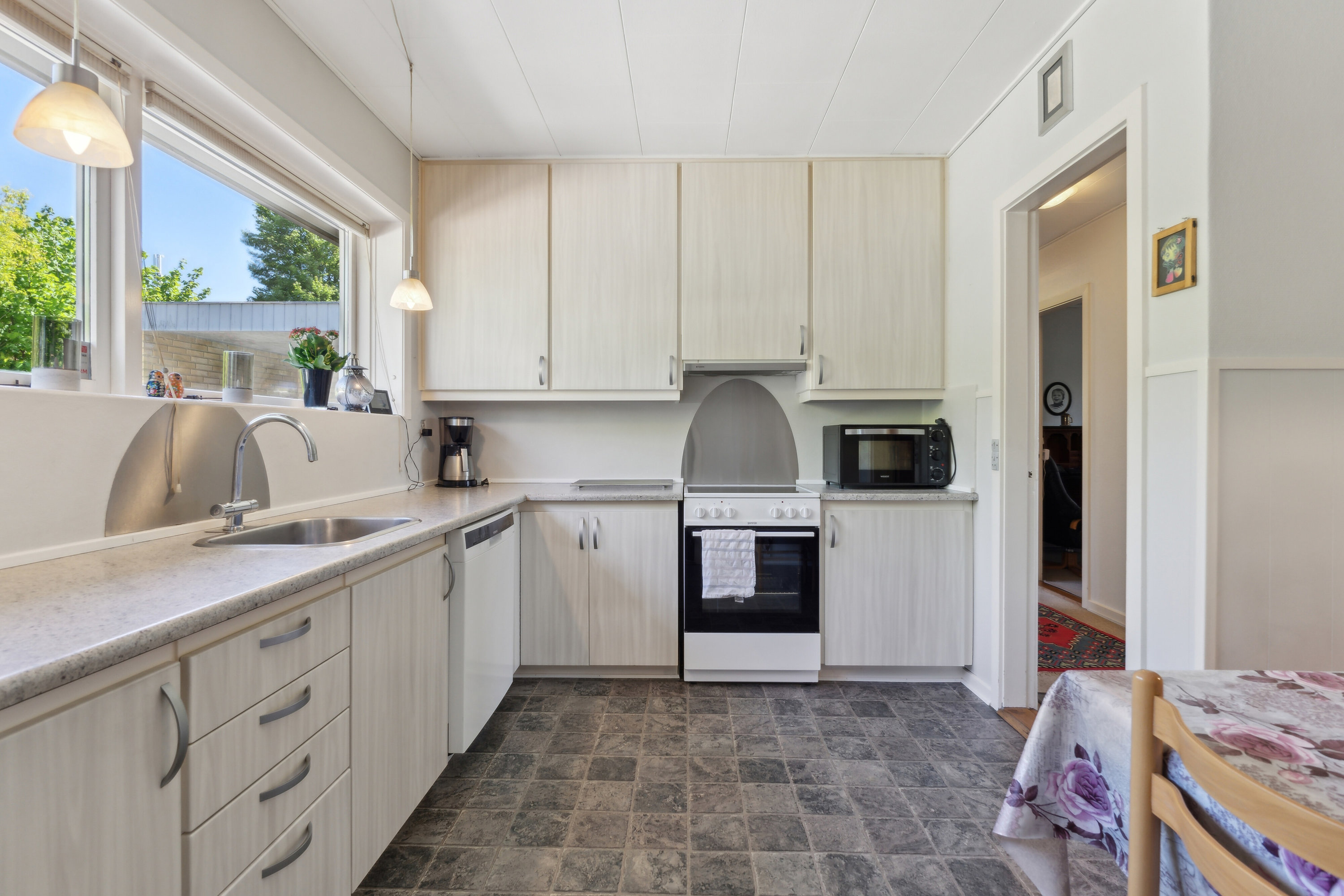 Fremhævet køkken billede i fuldskærmstilstand. Billede af Hesselhavevej 22, 5856 Ryslinge