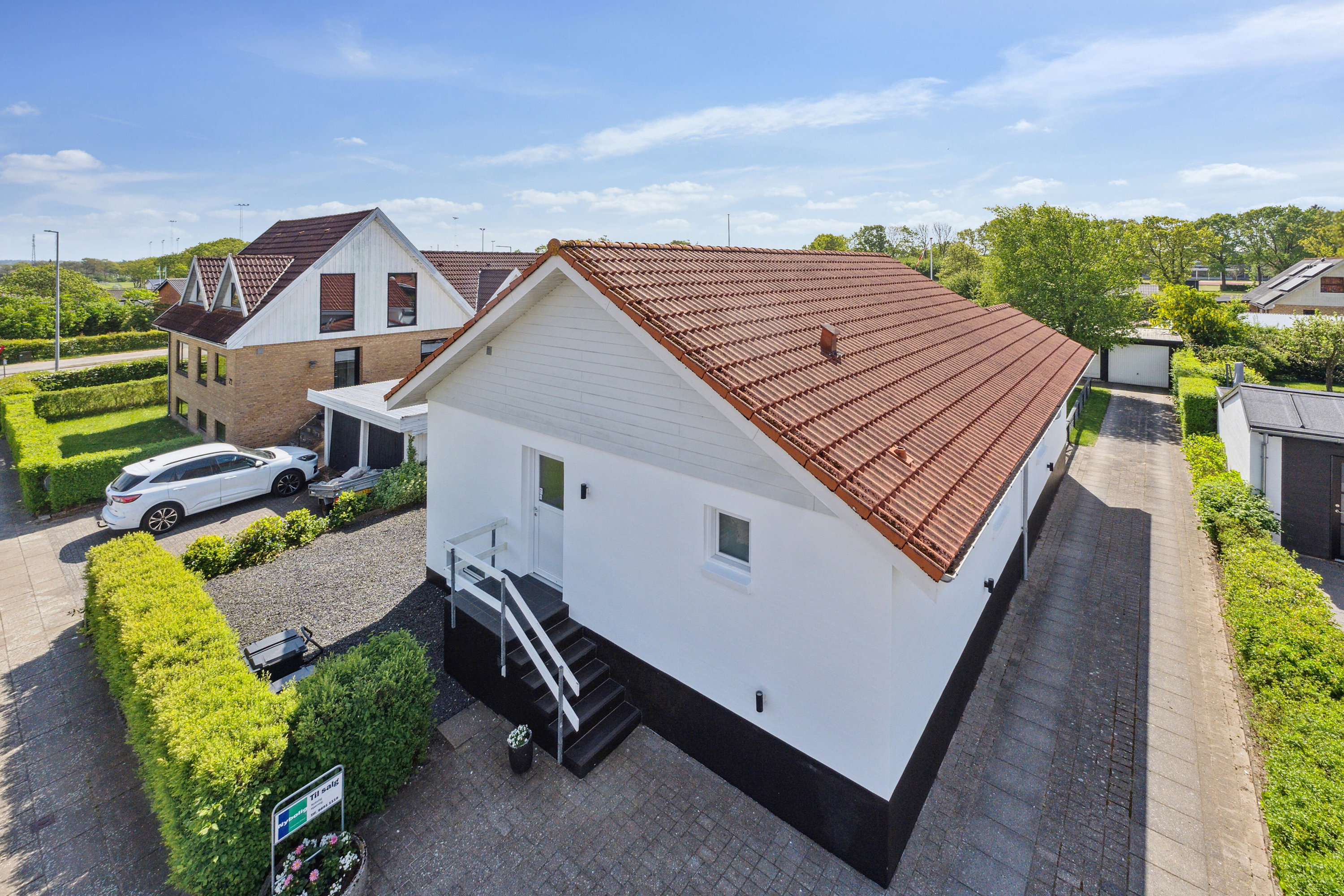 Fremhævet set fra vejen billede i fuldskærmstilstand. Billede af Østre Alle 70, 9800 Hjørring