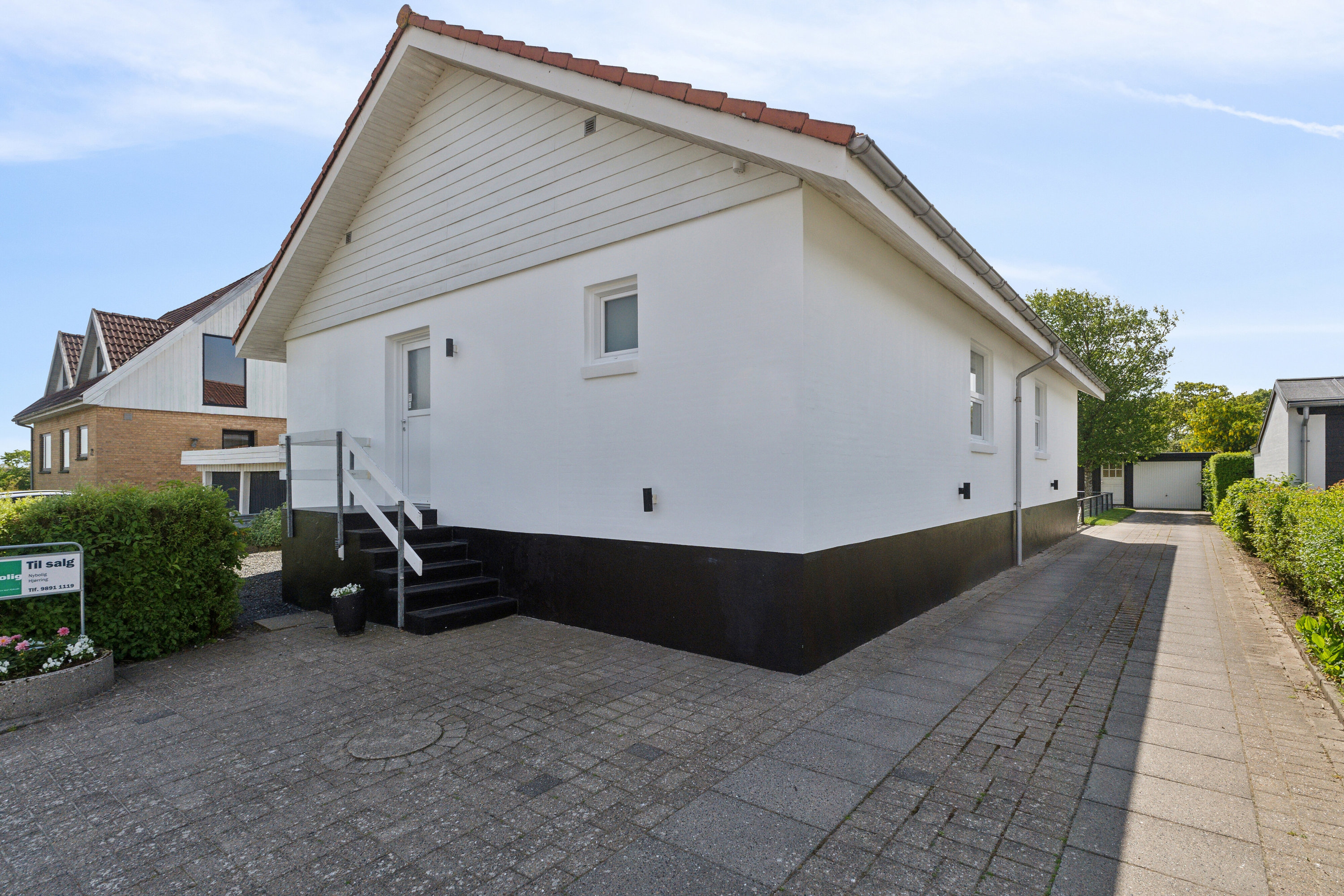 Fremhævet set fra vejen billede i fuldskærmstilstand. Billede af Østre Alle 70, 9800 Hjørring