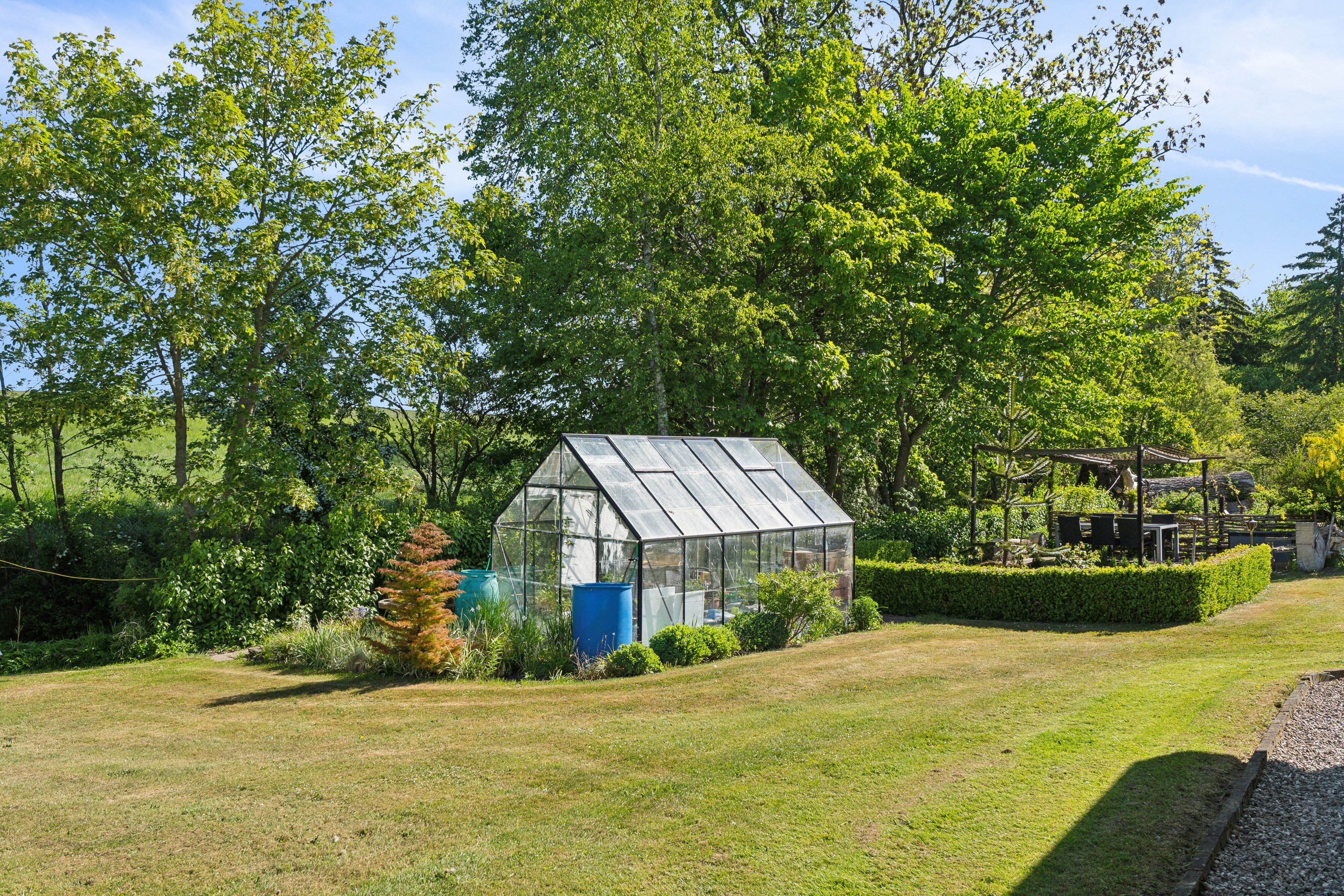 Fremhævet set fra haven billede i fuldskærmstilstand. Billede af Kirkevej 14, 5892 Gudbjerg Sydfyn