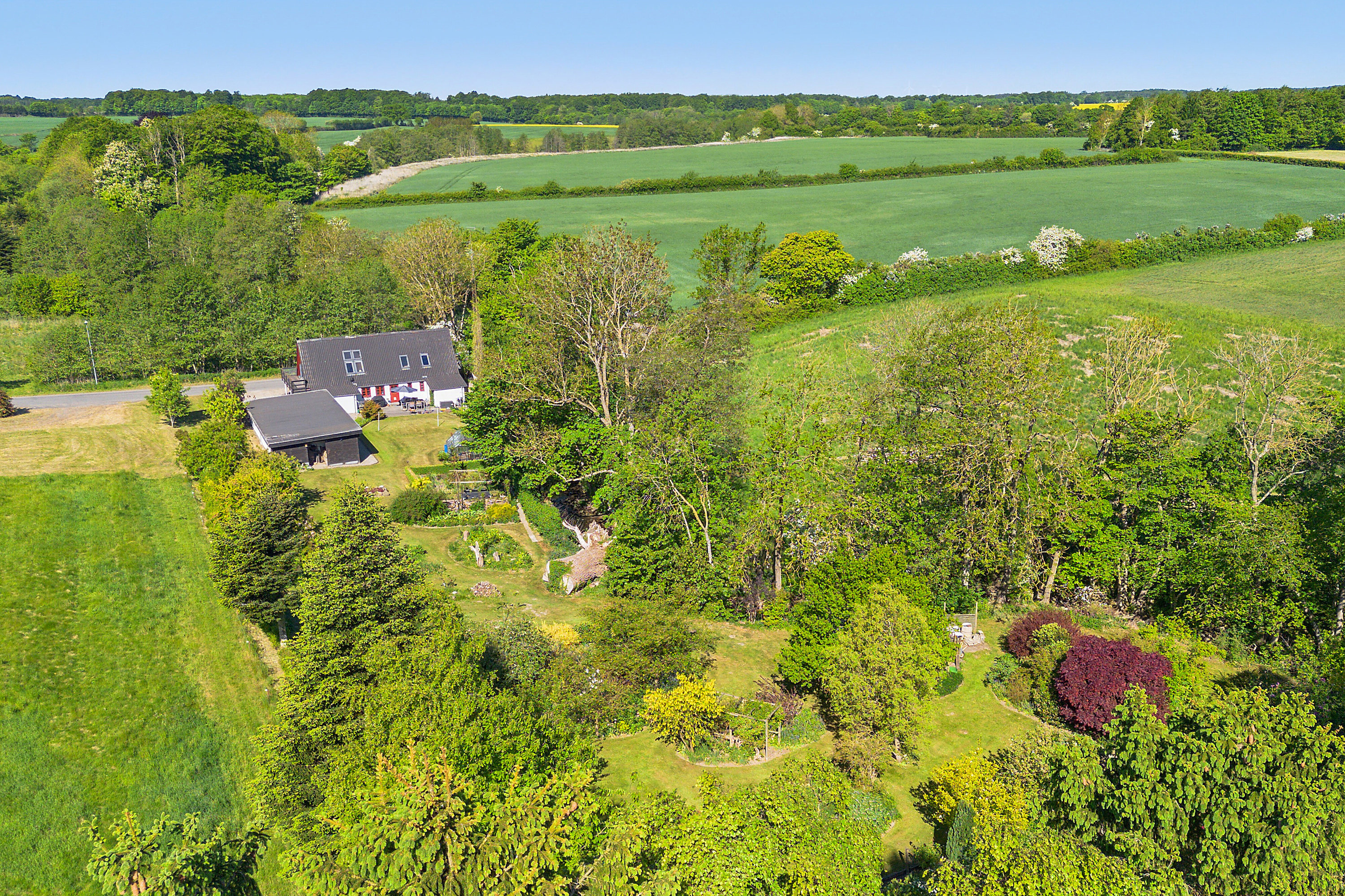 Fremhævet luftfoto billede i fuldskærmstilstand. Billede af Kirkevej 14, 5892 Gudbjerg Sydfyn