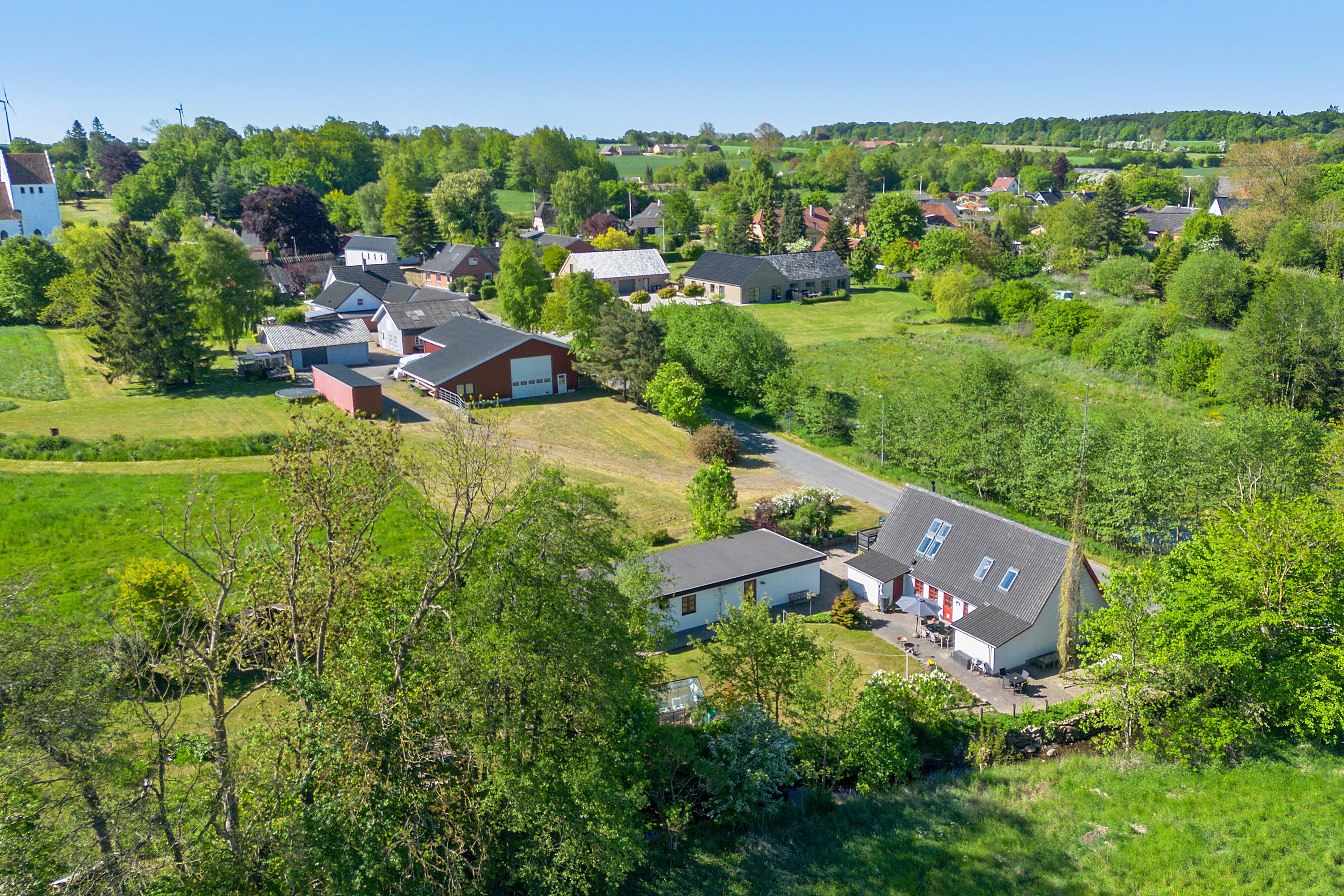 Fremhævet luftfoto billede i fuldskærmstilstand. Billede af Kirkevej 14, 5892 Gudbjerg Sydfyn