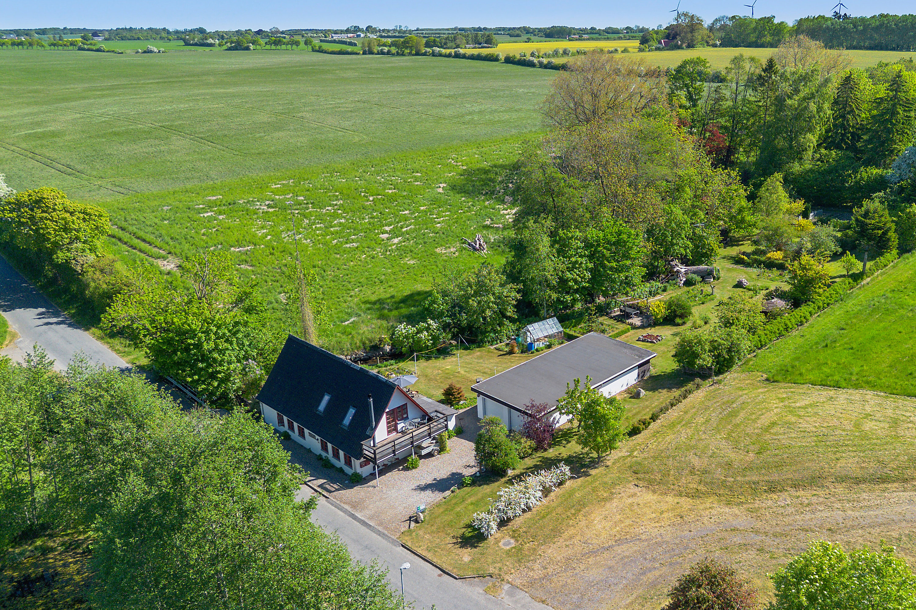 Fremhævet luftfoto billede i fuldskærmstilstand. Billede af Kirkevej 14, 5892 Gudbjerg Sydfyn