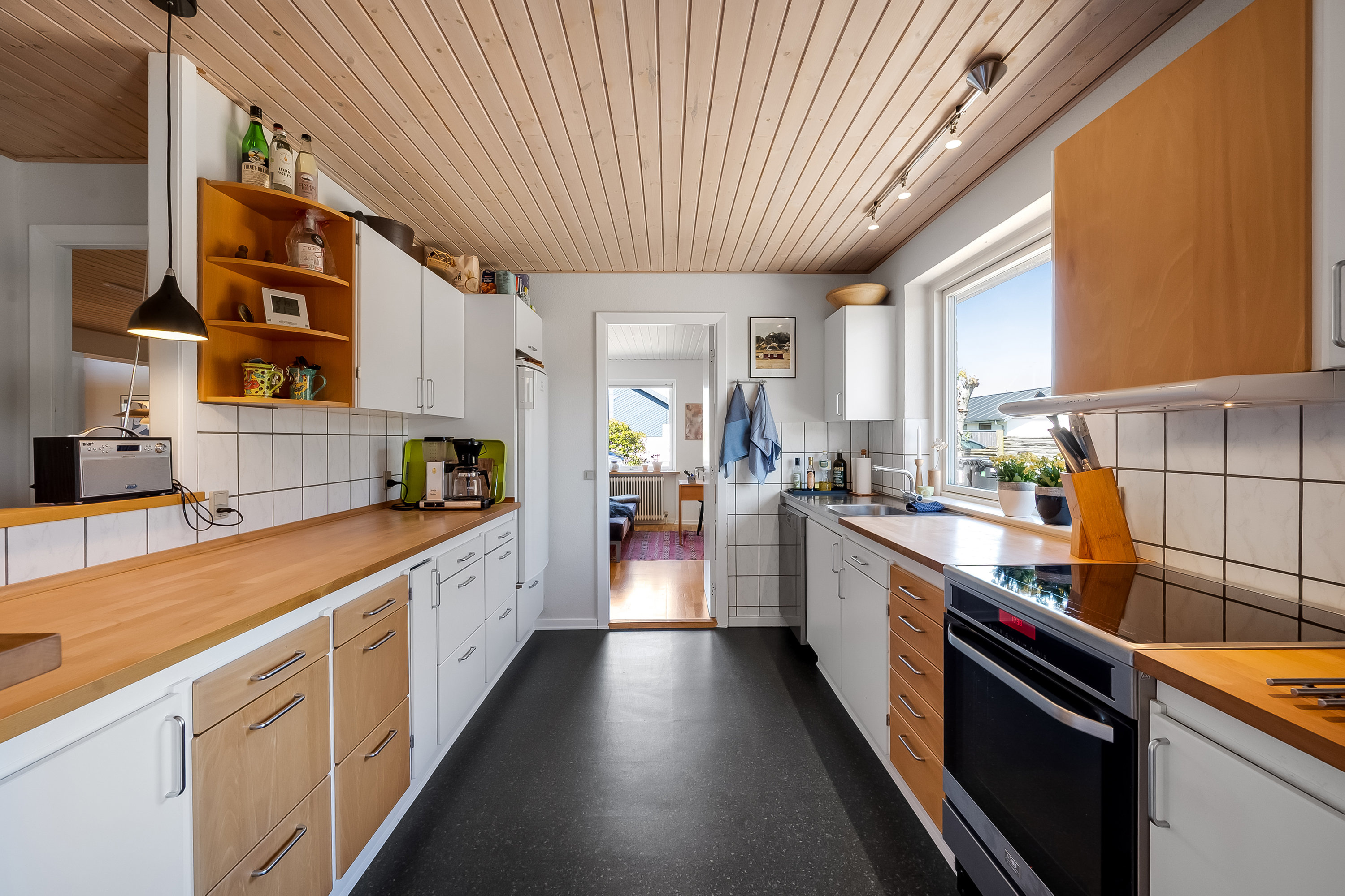 Fremhævet køkken billede i fuldskærmstilstand. Billede af Kastanjevej 7, 6950 Ringkøbing