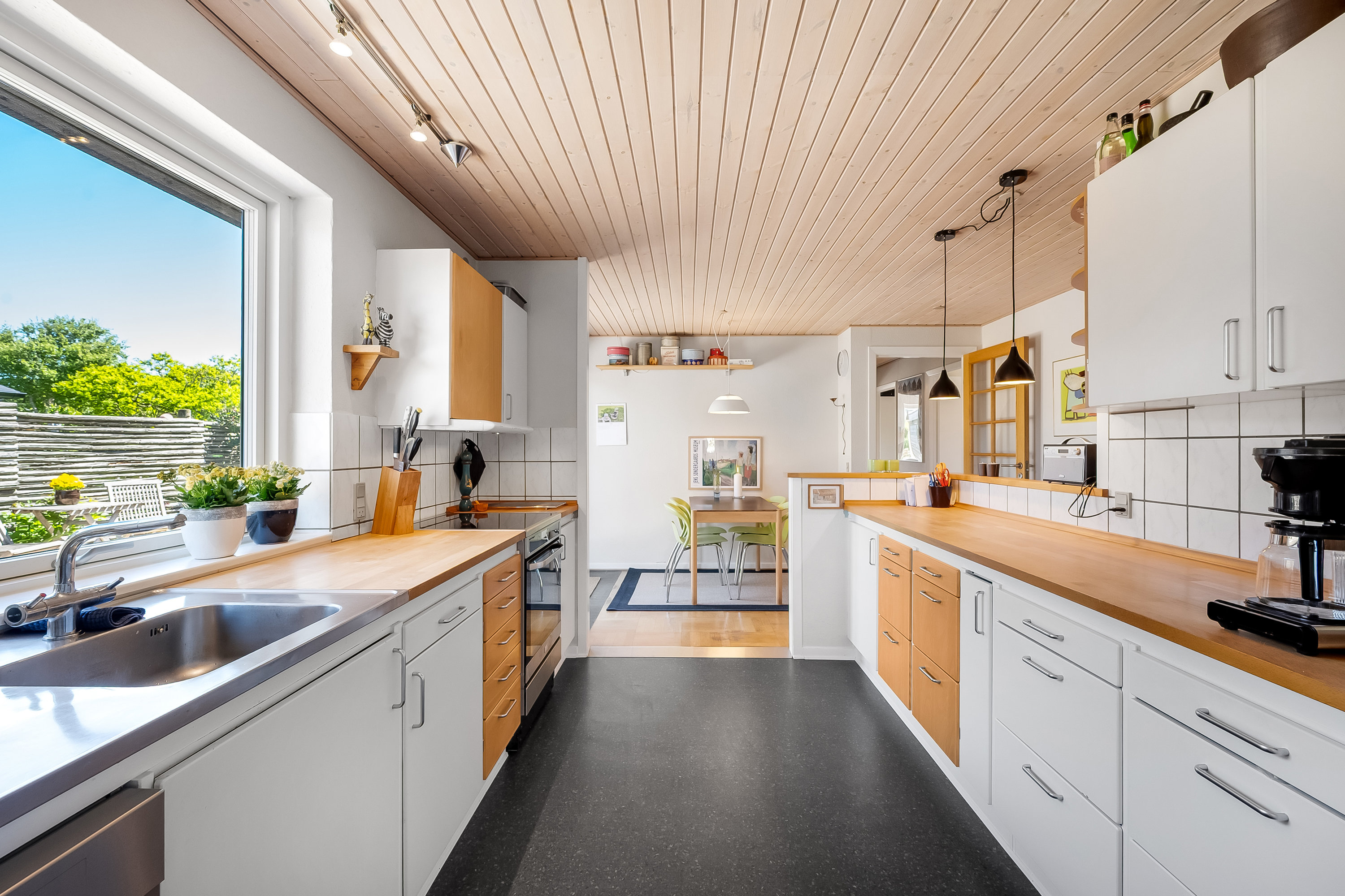 Fremhævet køkken billede i fuldskærmstilstand. Billede af Kastanjevej 7, 6950 Ringkøbing