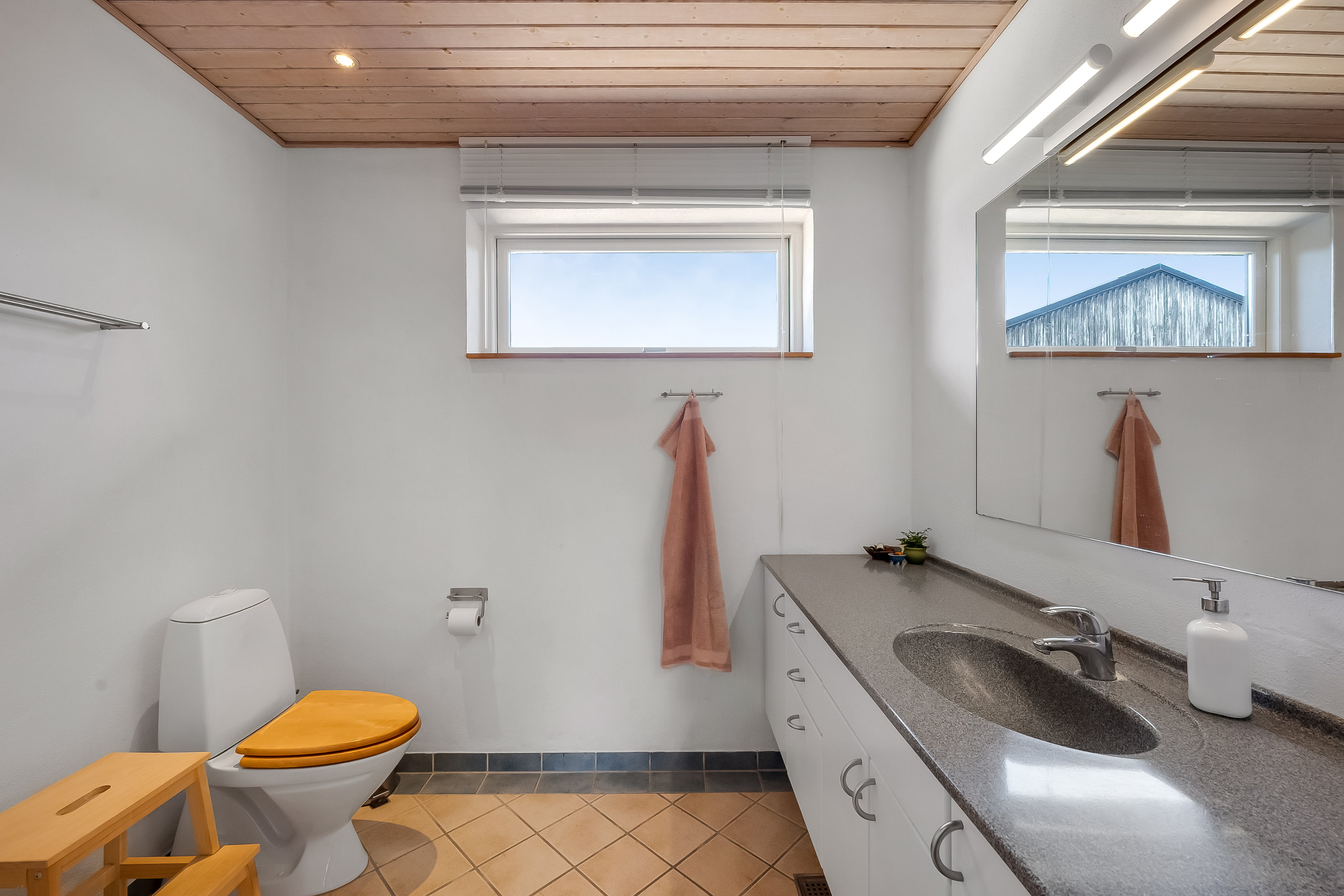 Fremhævet badeværelse billede i fuldskærmstilstand. Billede af Kastanjevej 7, 6950 Ringkøbing