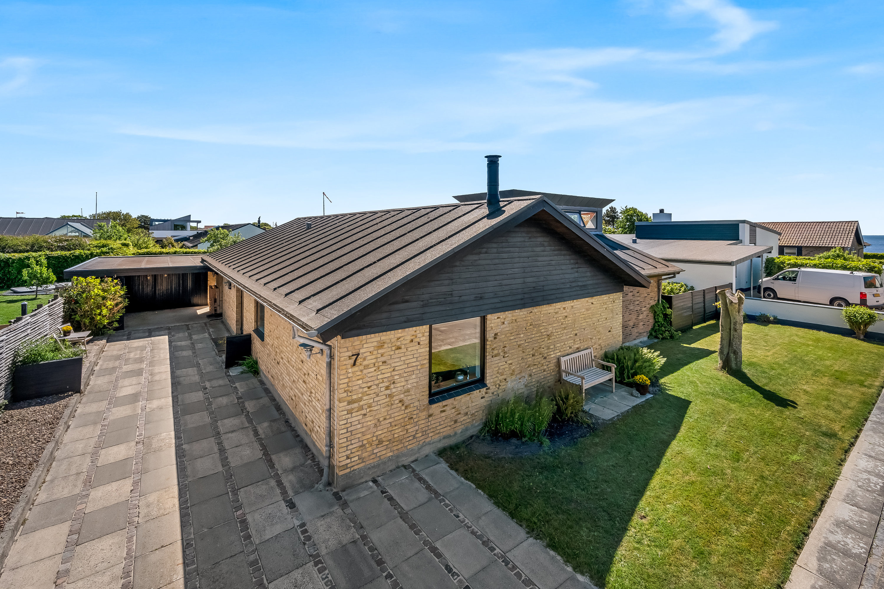 Fremhævet facade billede i fuldskærmstilstand. Billede af Kastanjevej 7, 6950 Ringkøbing