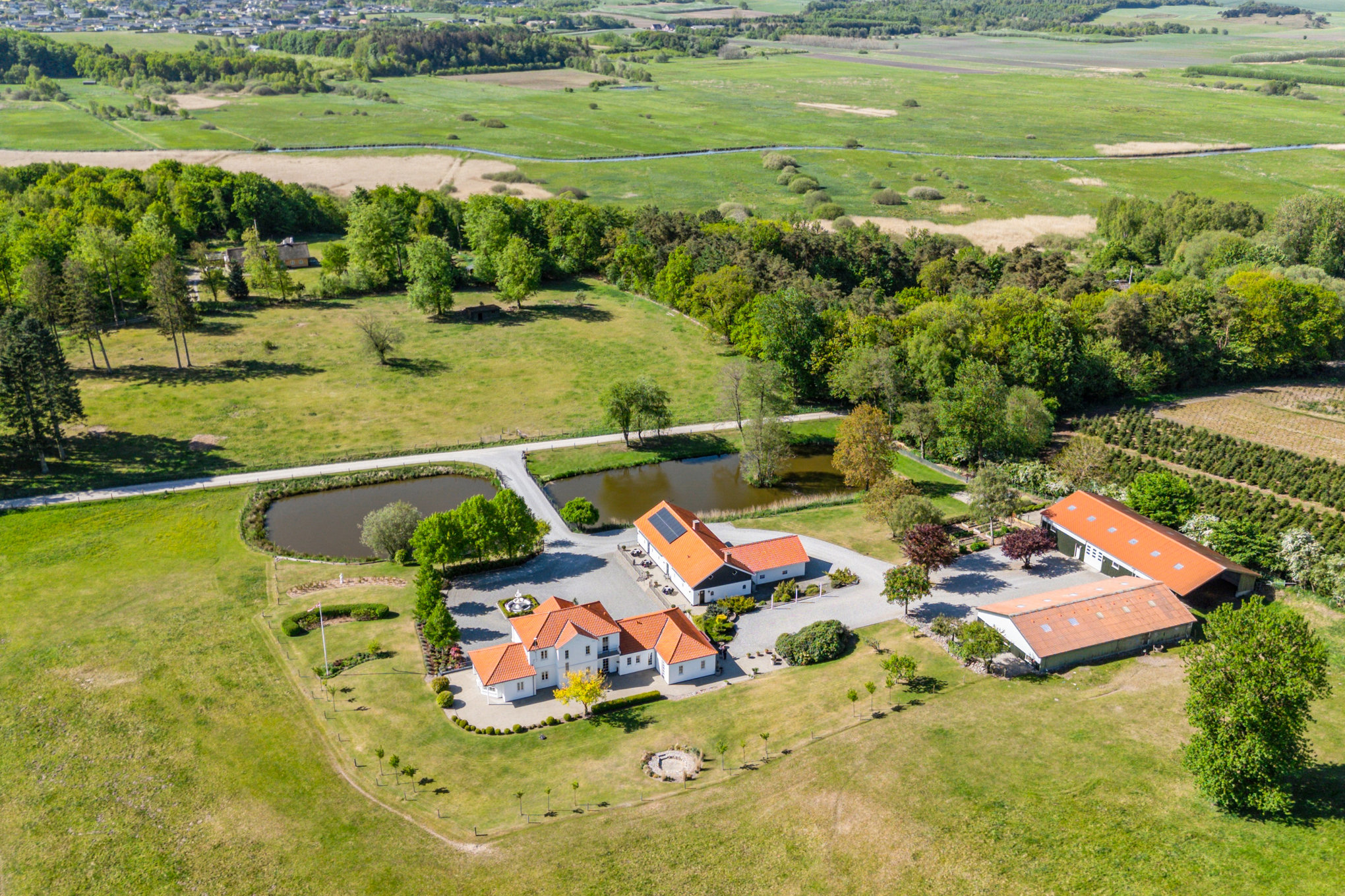 Fremhævet luftfoto billede i fuldskærmstilstand. Billede af Hedevej 12, Fladbro, 8920 Randers NV