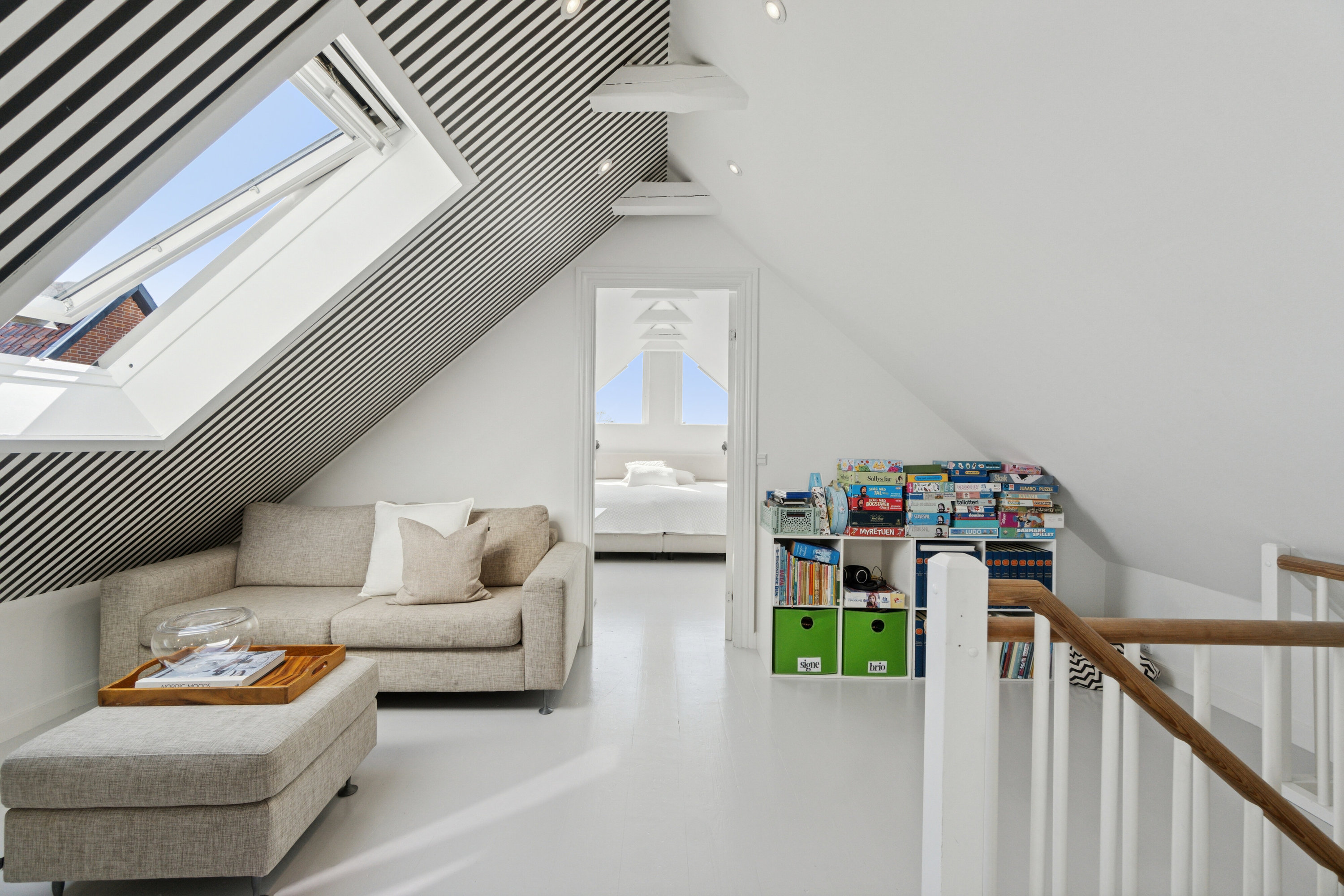 Fremhævet stue billede i fuldskærmstilstand. Billede af Svend Dyrings Vej 12, 2300 København S