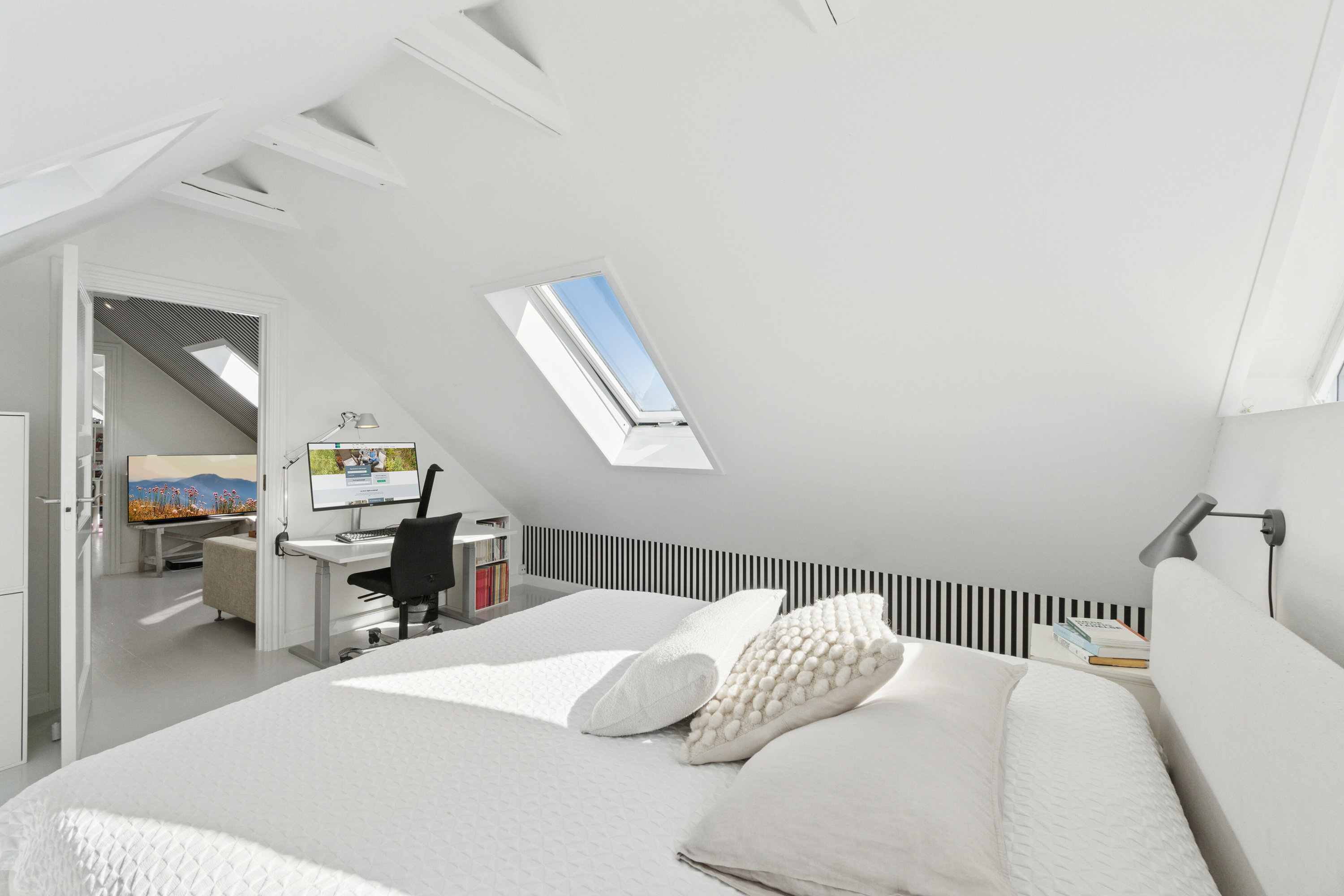 Fremhævet soveværelse billede i fuldskærmstilstand. Billede af Svend Dyrings Vej 12, 2300 København S