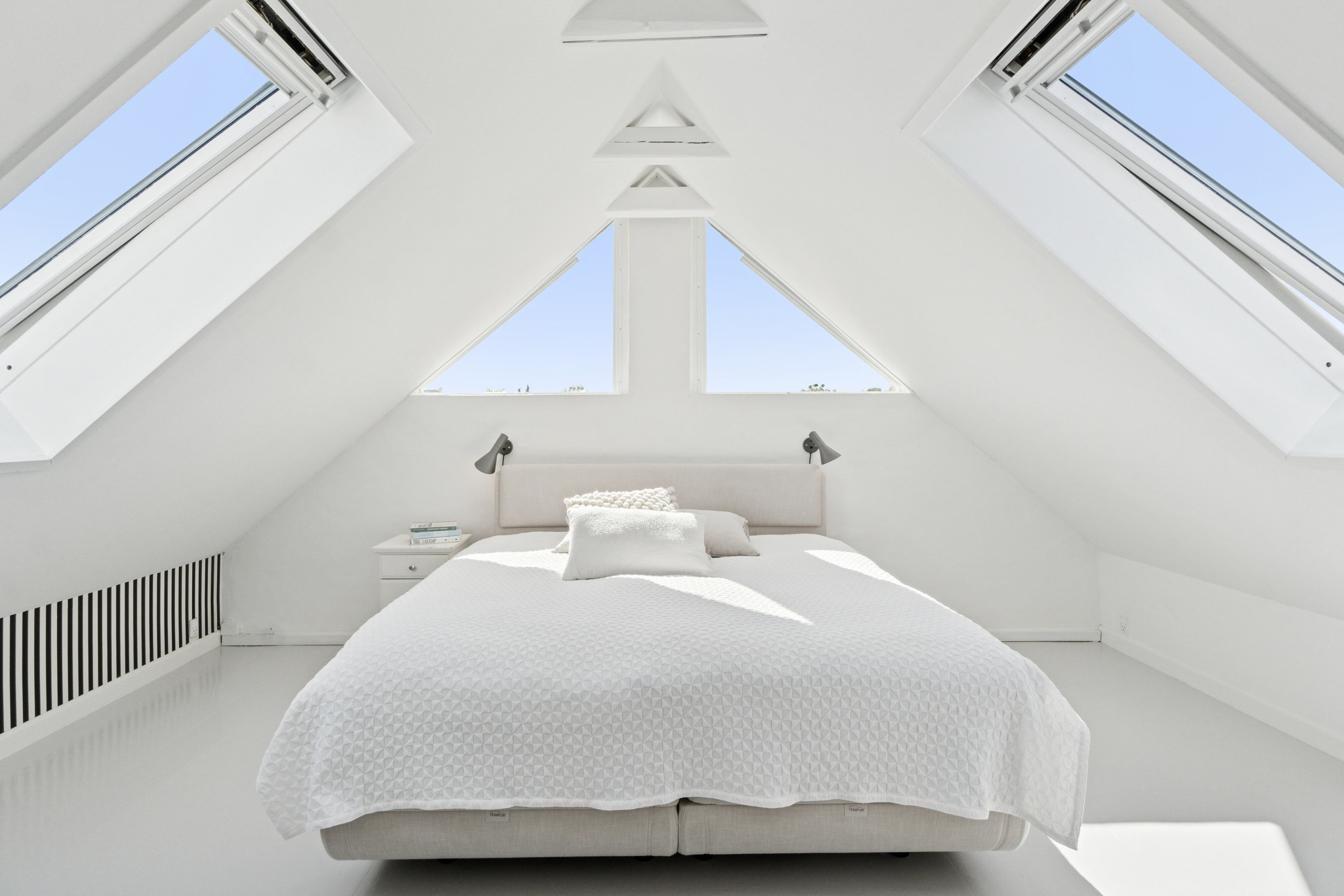 Fremhævet soveværelse billede i fuldskærmstilstand. Billede af Svend Dyrings Vej 12, 2300 København S