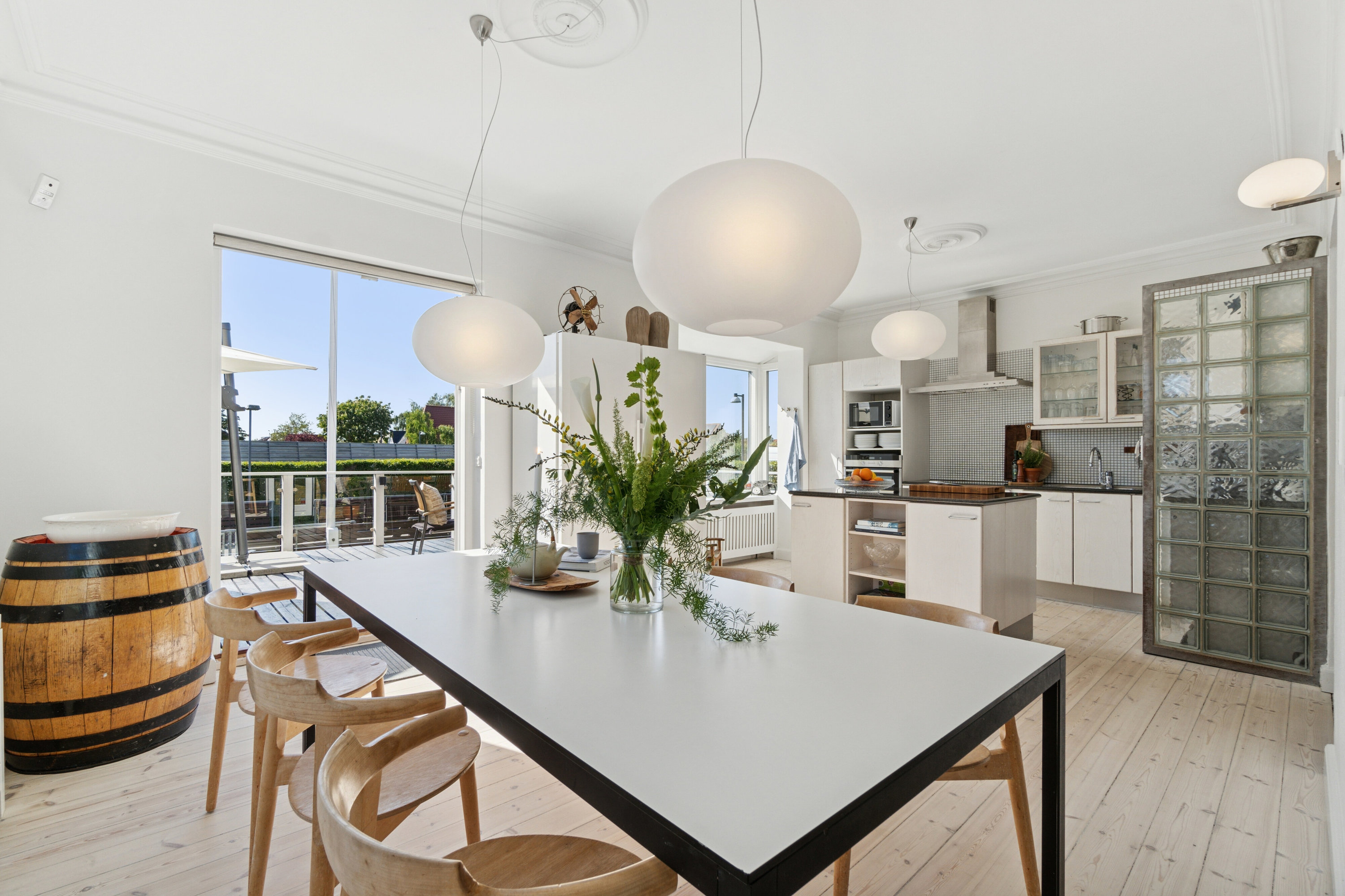 Fremhævet spisestue billede i fuldskærmstilstand. Billede af Svend Dyrings Vej 12, 2300 København S