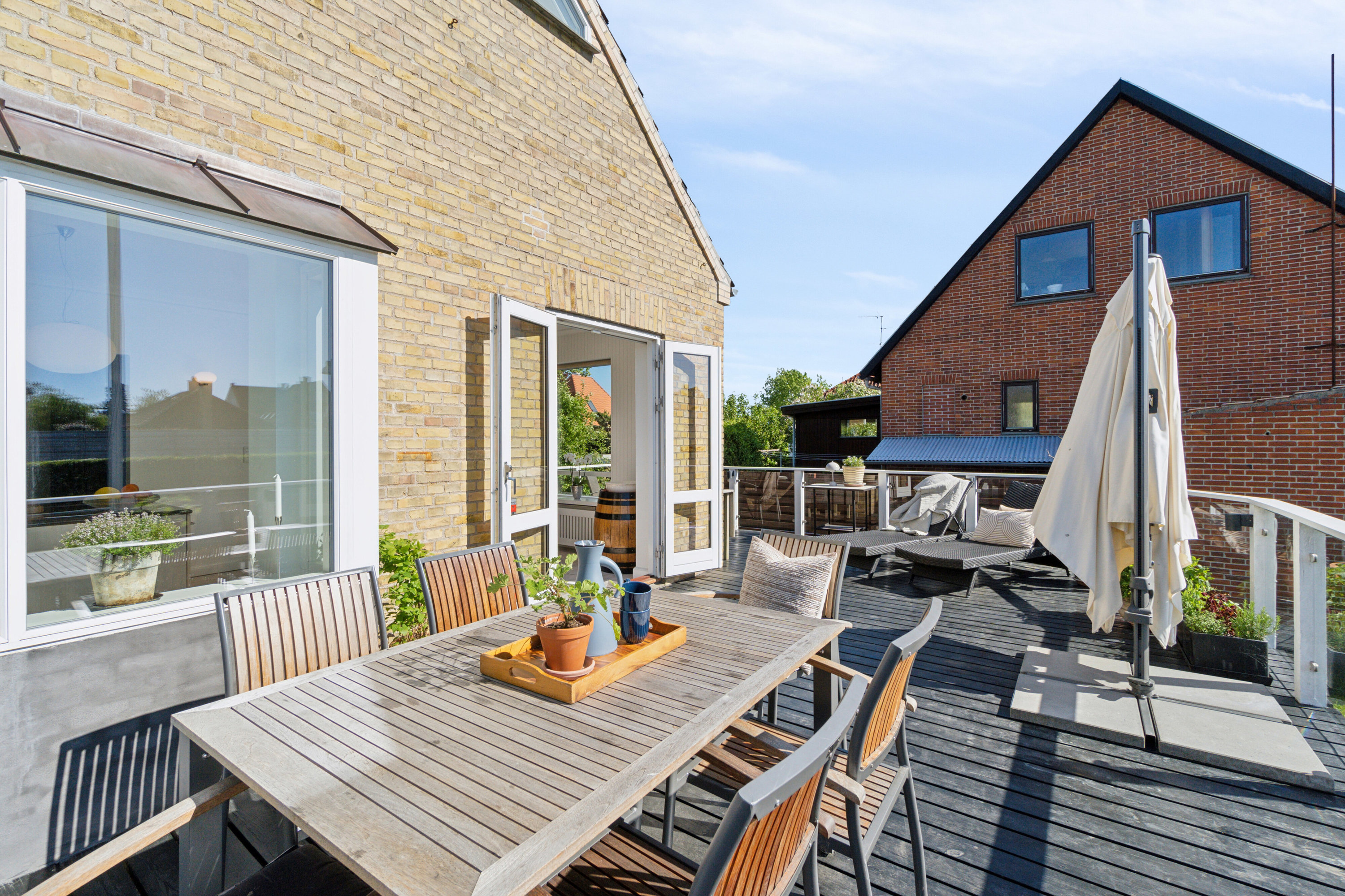 Fremhævet terrasse billede i fuldskærmstilstand. Billede af Svend Dyrings Vej 12, 2300 København S