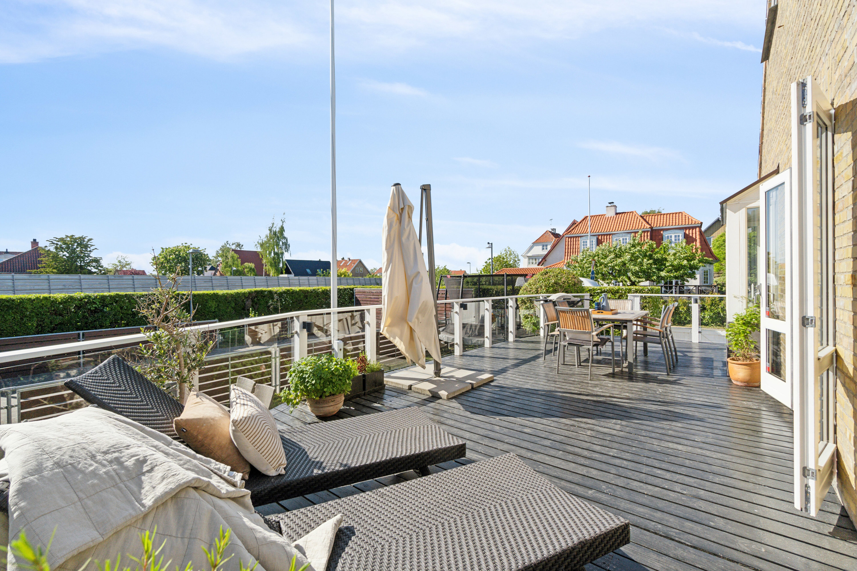 Fremhævet terrasse billede i fuldskærmstilstand. Billede af Svend Dyrings Vej 12, 2300 København S