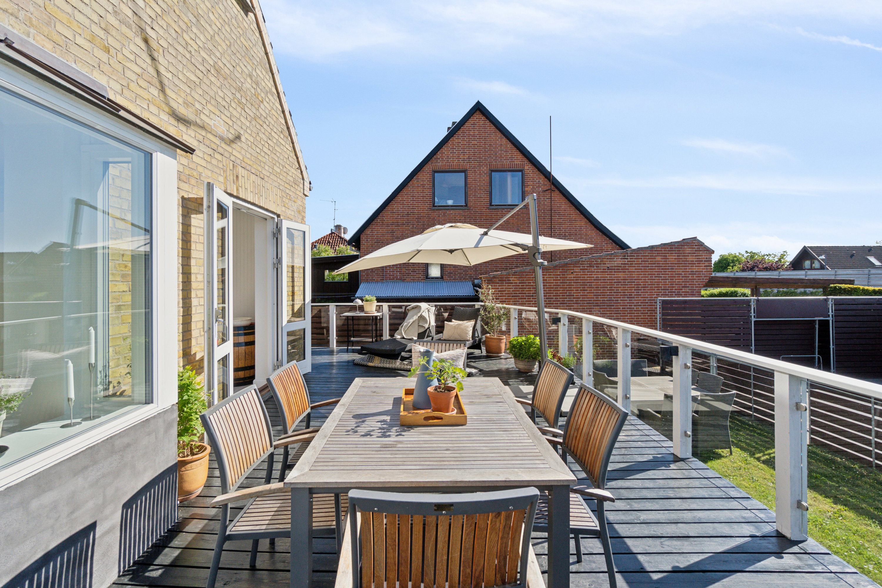 Fremhævet terrasse billede i fuldskærmstilstand. Billede af Svend Dyrings Vej 12, 2300 København S