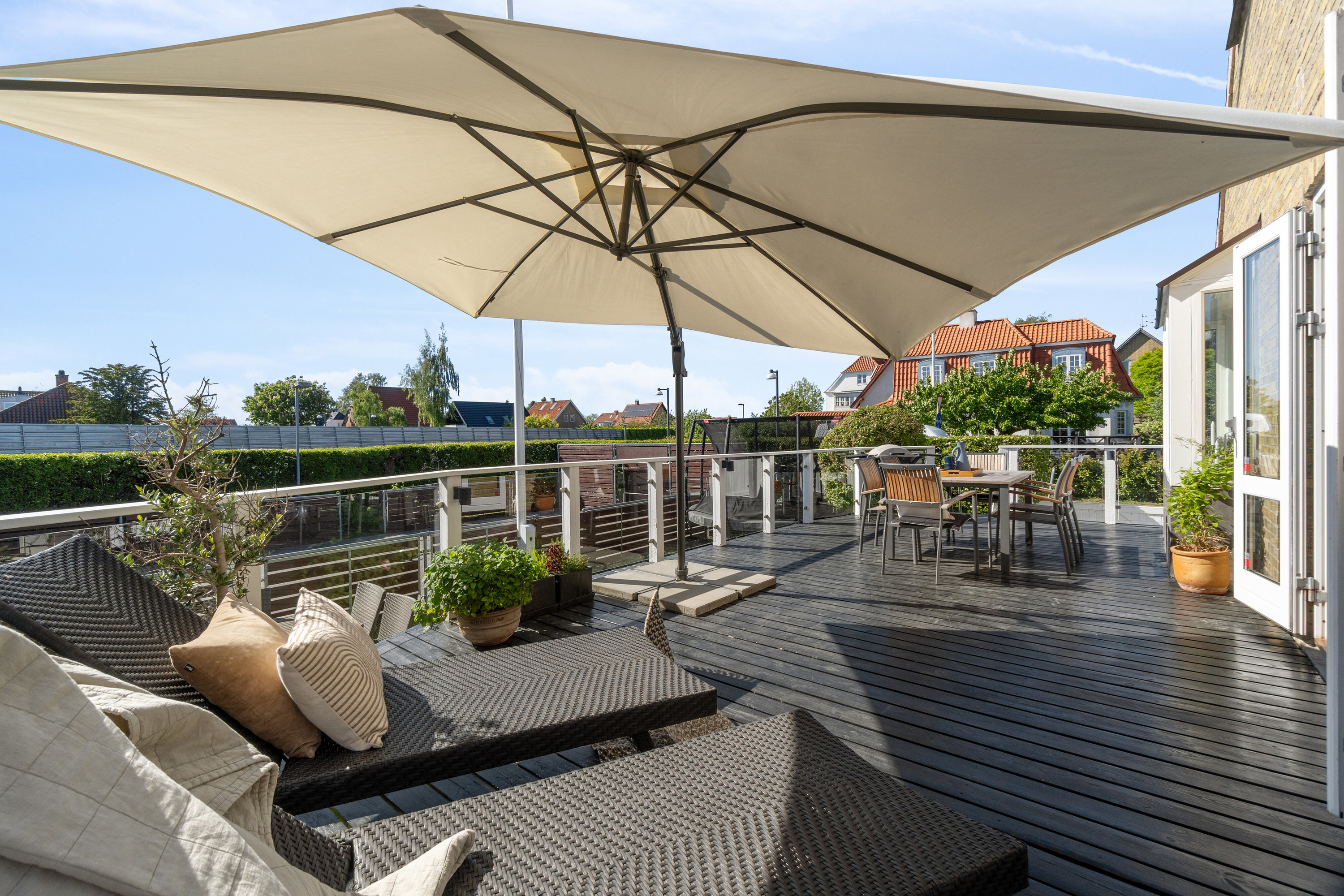 Fremhævet terrasse billede i fuldskærmstilstand. Billede af Svend Dyrings Vej 12, 2300 København S