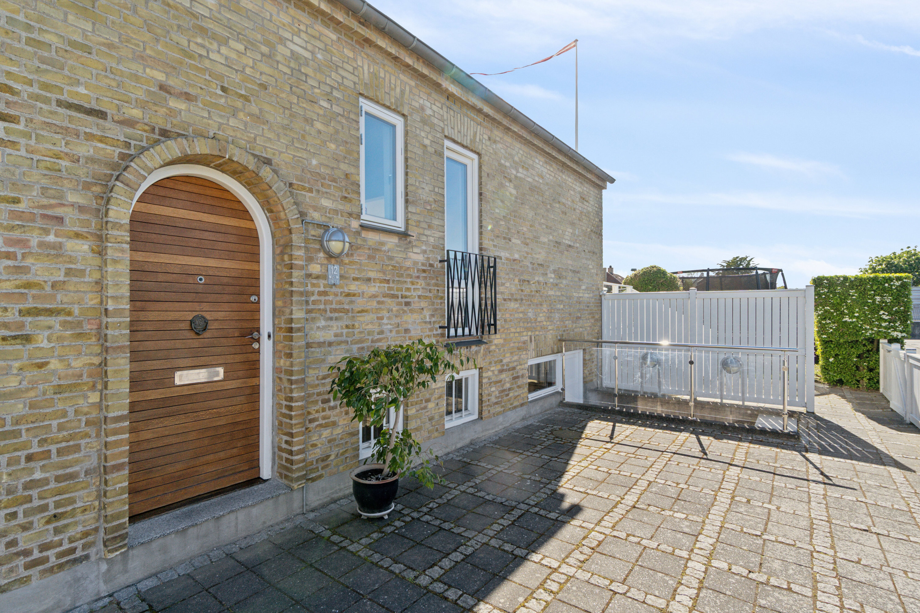 Fremhævet udendørs billede i fuldskærmstilstand. Billede af Svend Dyrings Vej 12, 2300 København S