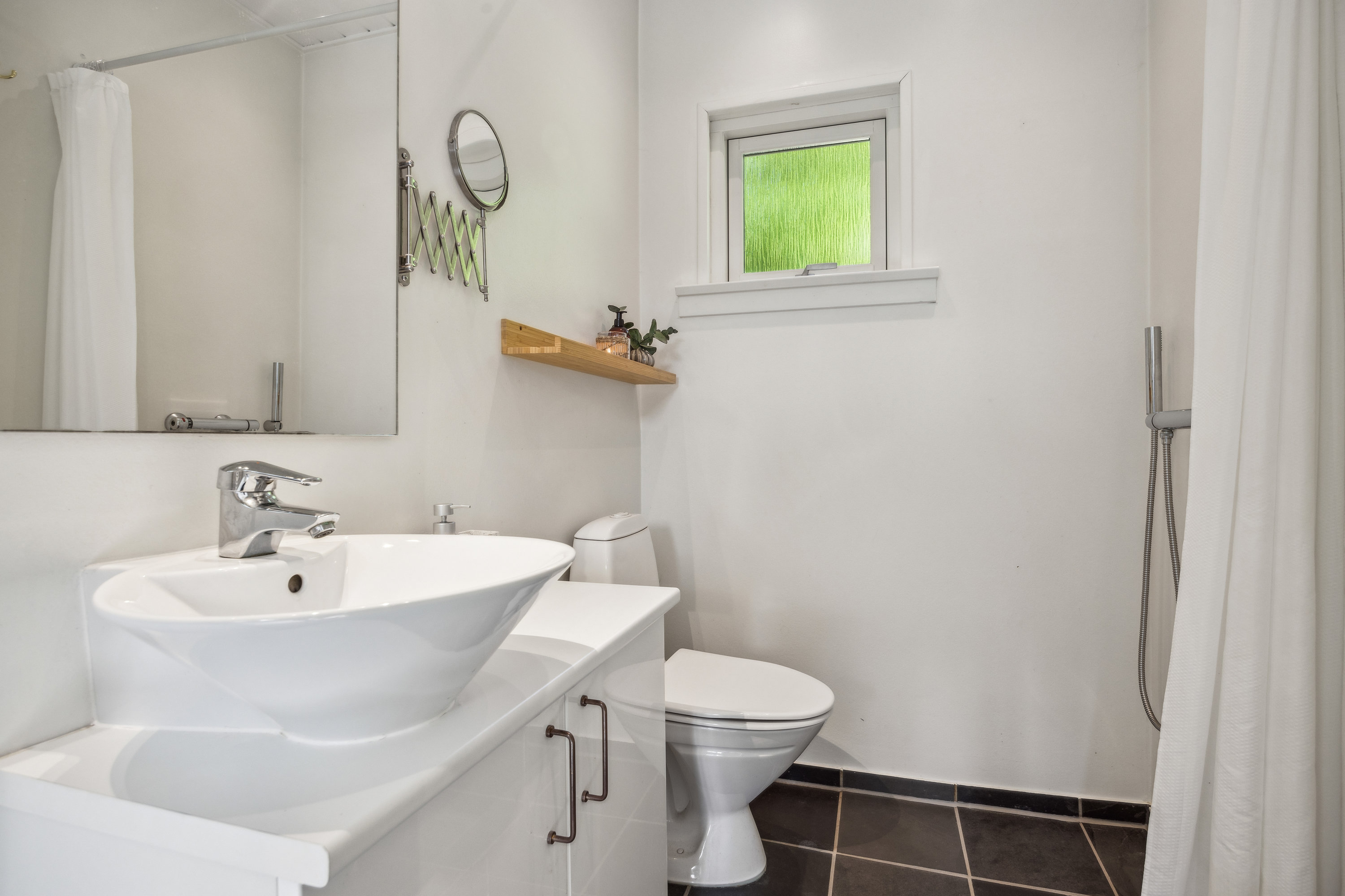 Fremhævet badeværelse billede i fuldskærmstilstand. Billede af Vestbjerg Skovvej 30, 9380 Vestbjerg