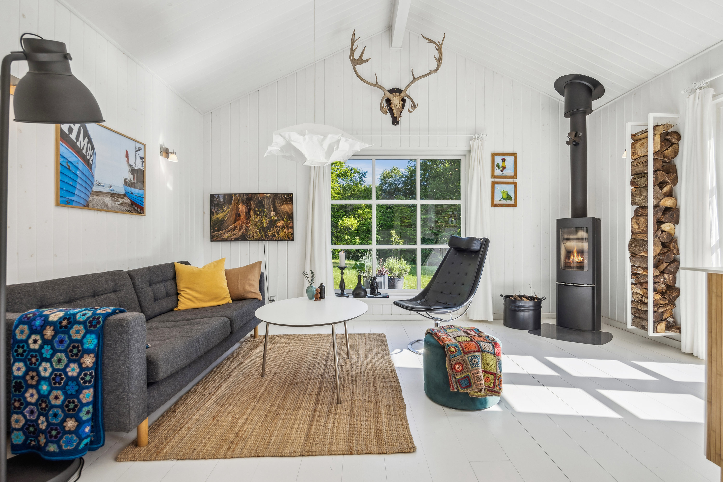 Fremhævet stue billede i fuldskærmstilstand. Billede af Vestbjerg Skovvej 30, 9380 Vestbjerg